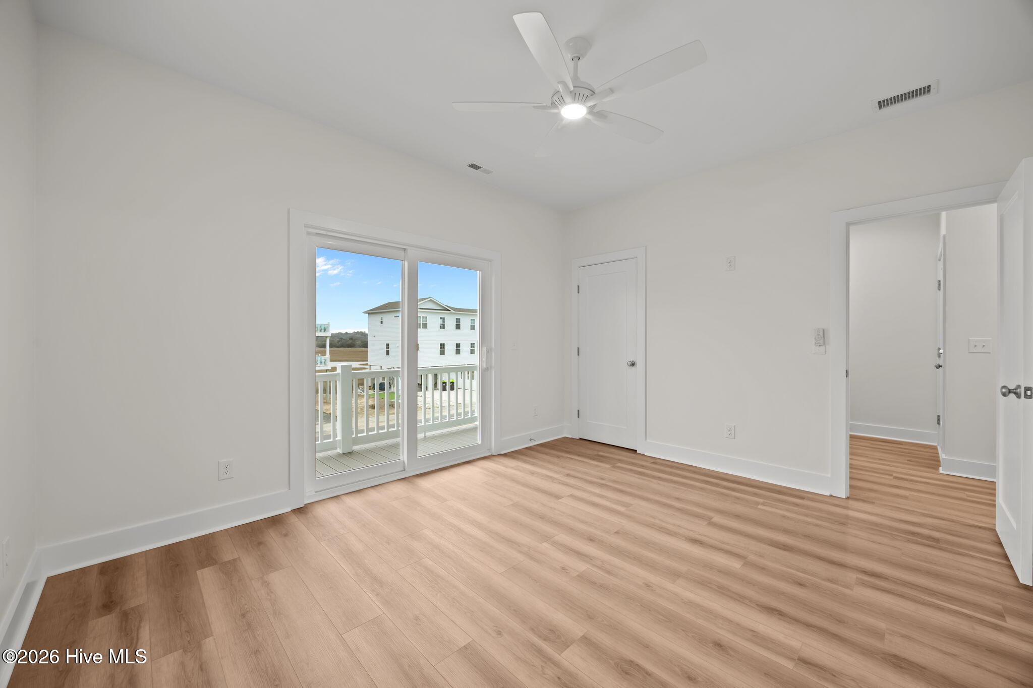 100552819 | Photo 28