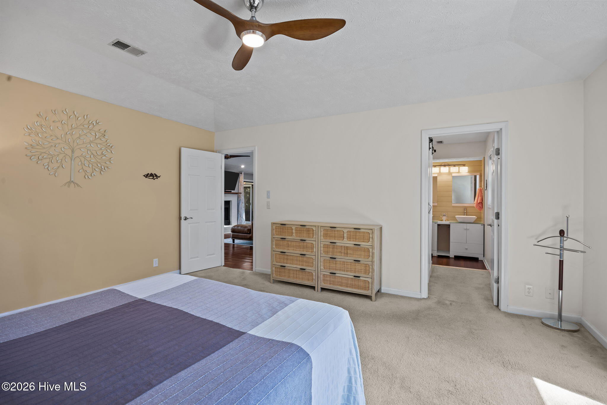 100561214 | Photo 25