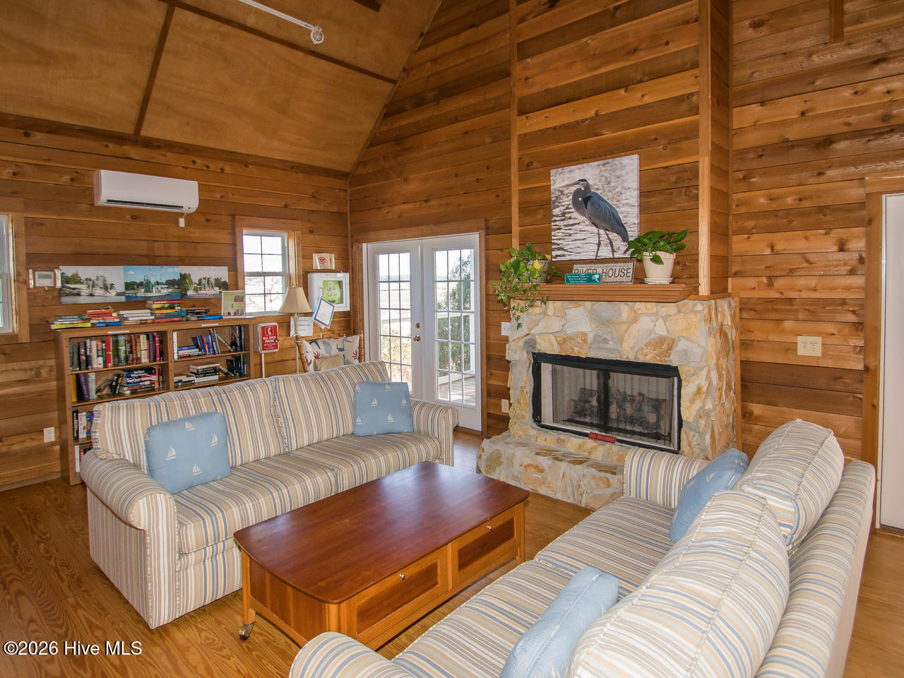 100559820 | Photo 28