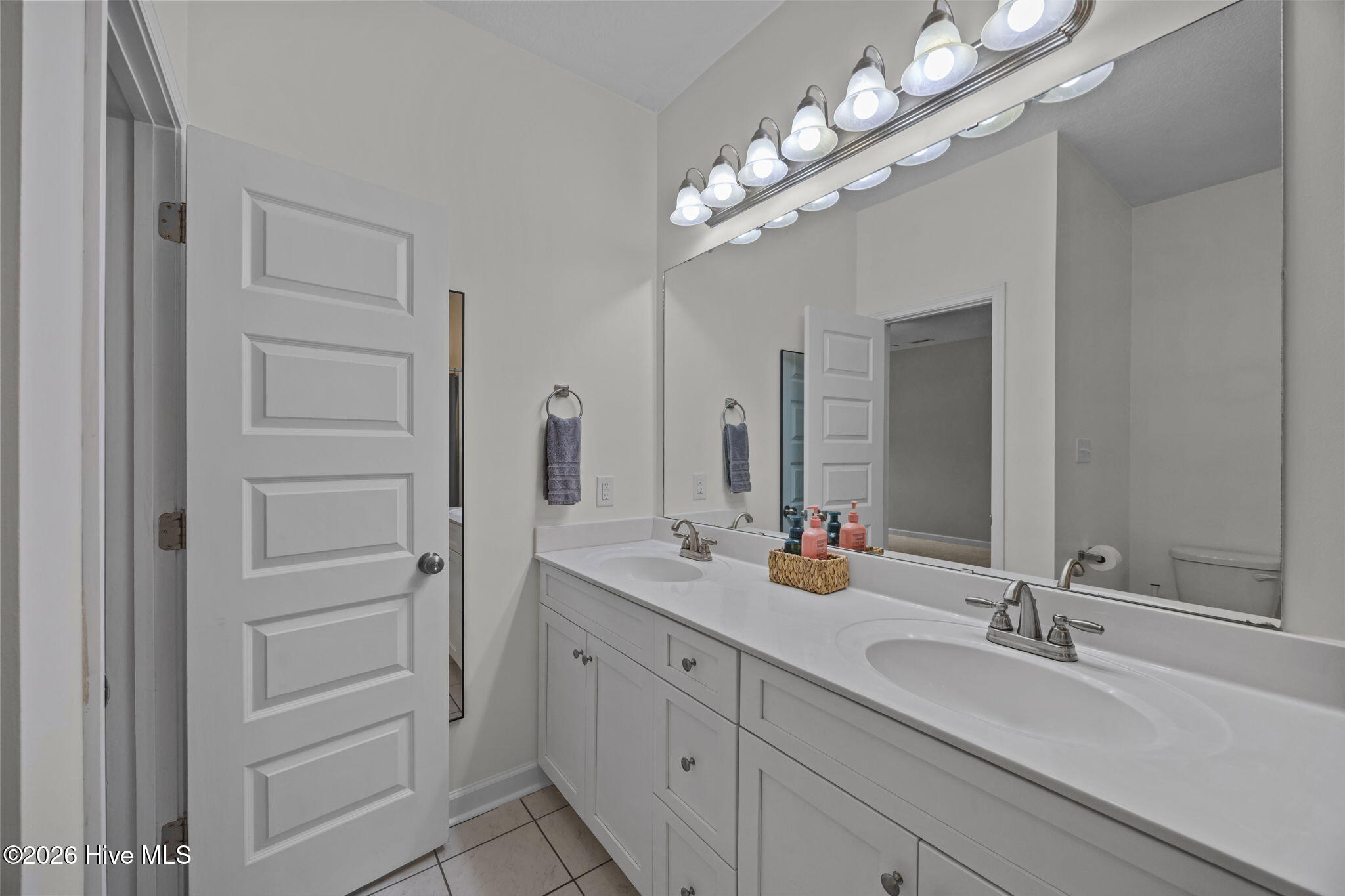 100557380 | Photo 20