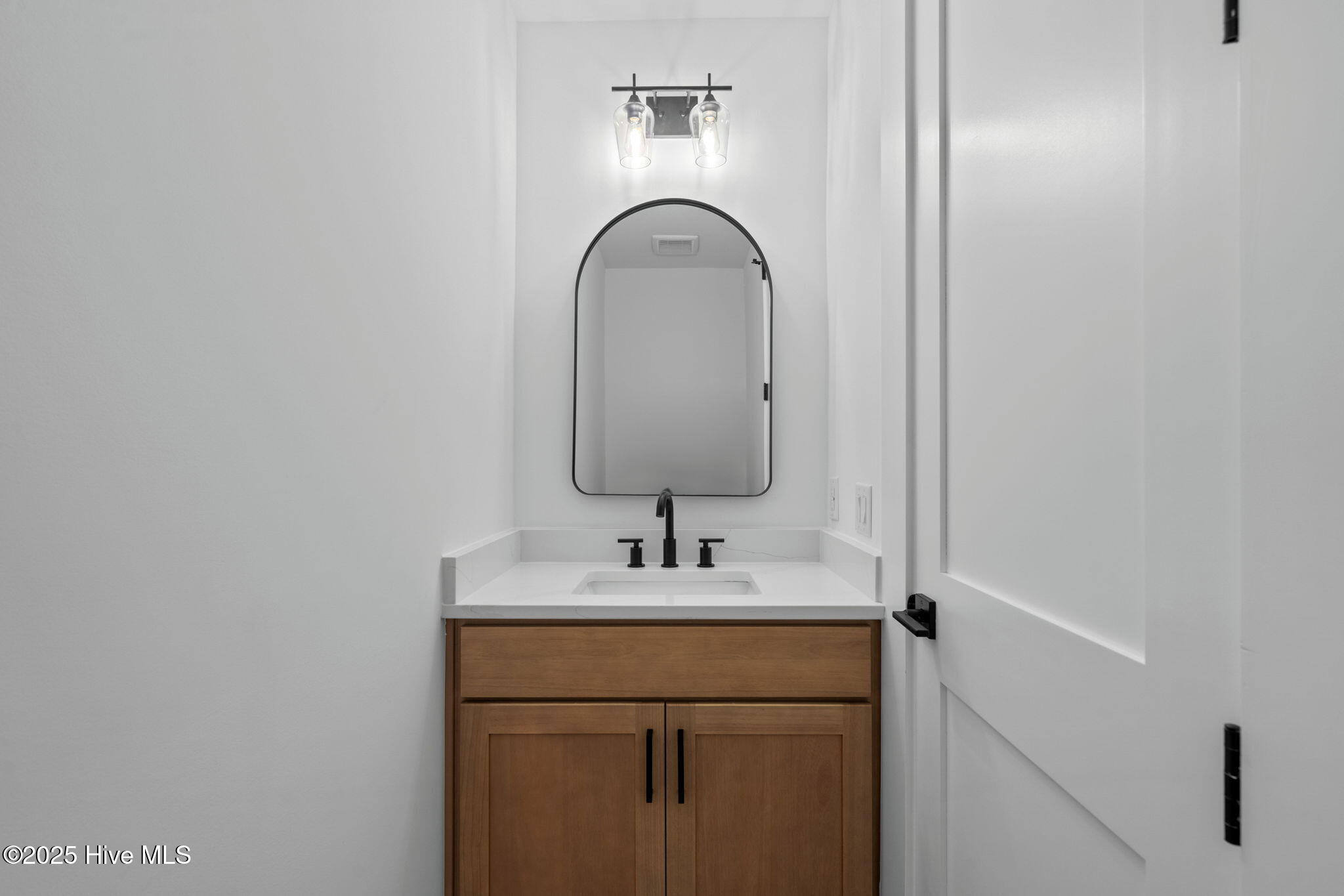 100535498 | Photo 47