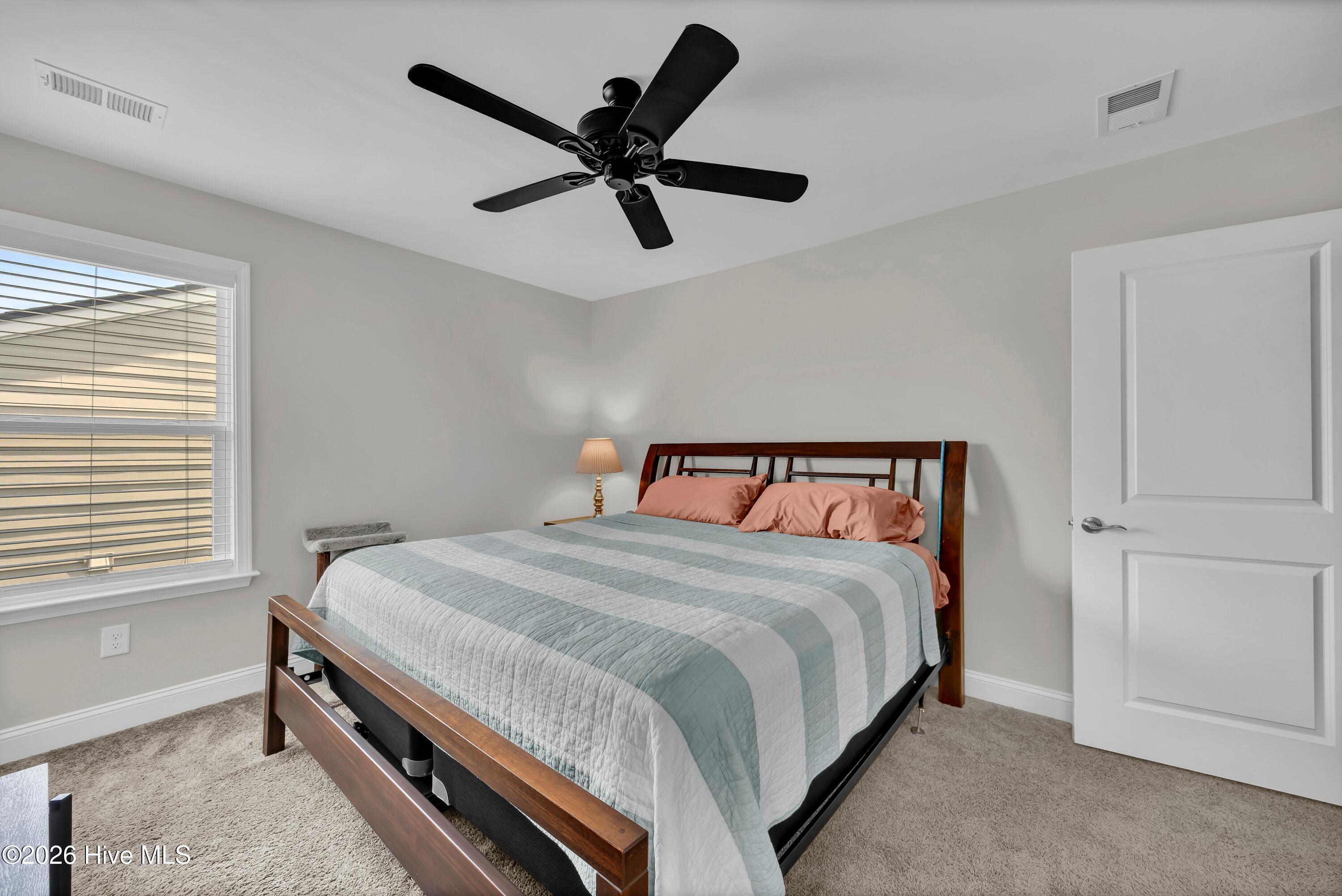 100561107 | Photo 24