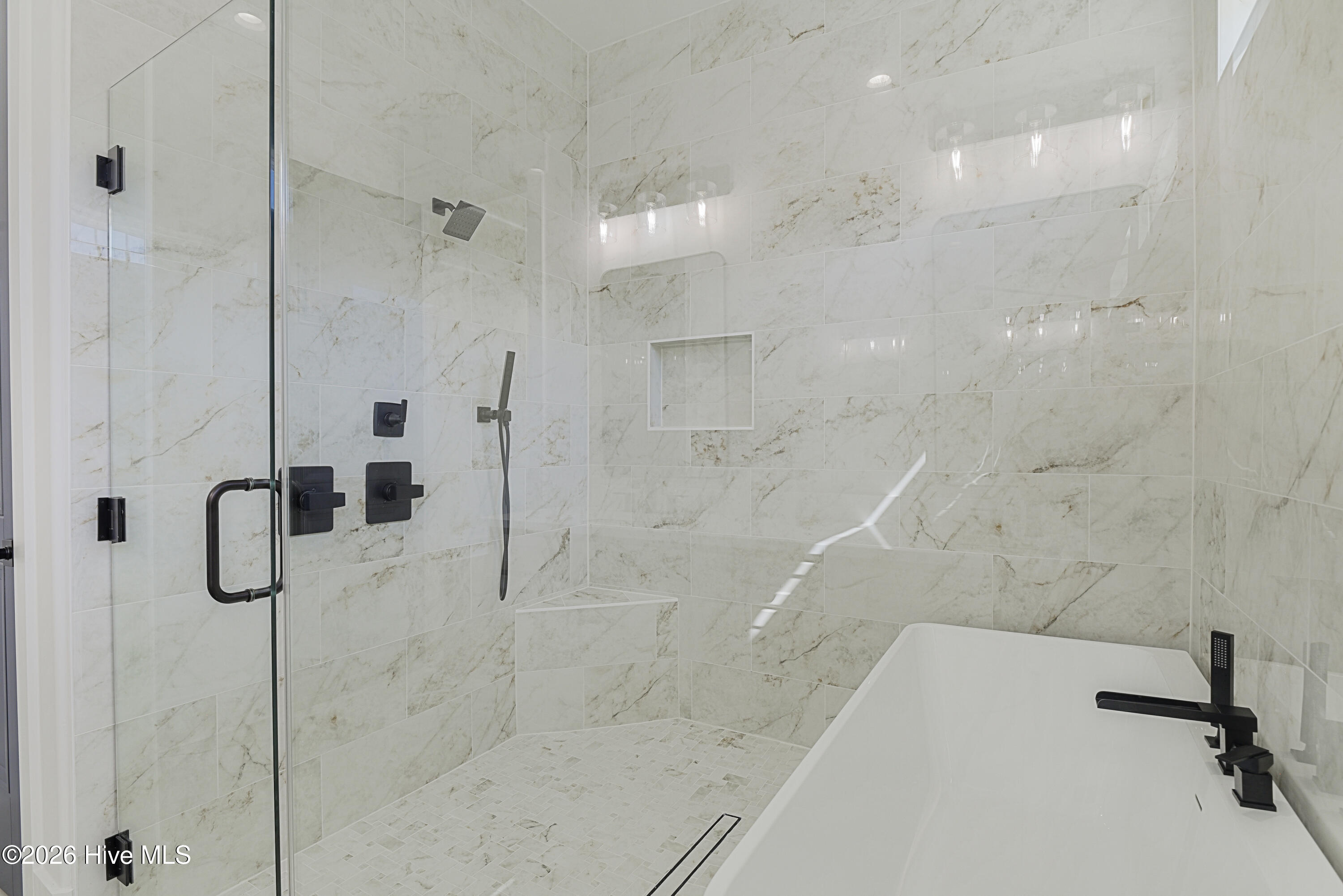 100547115 | Photo 37