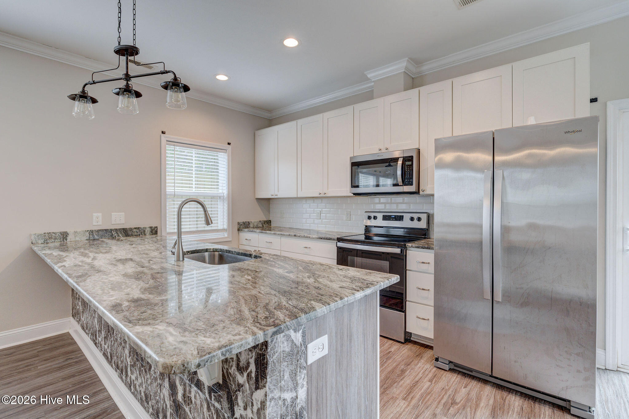 100562693 | Photo 17