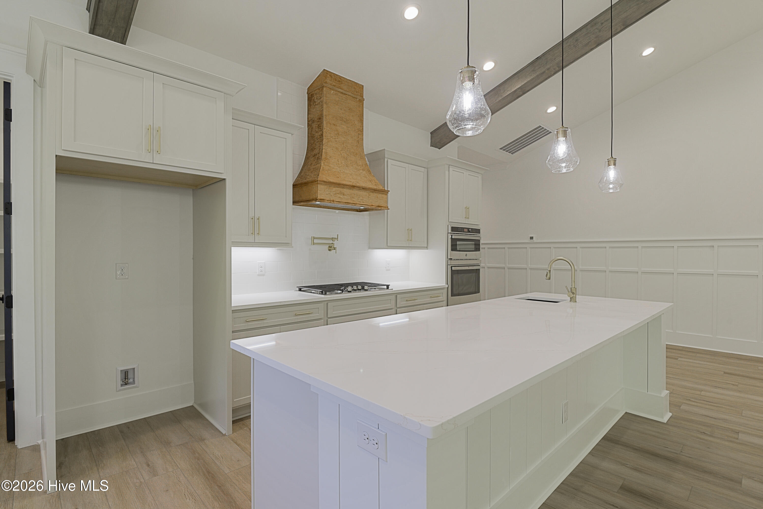 100563417 | Photo 26