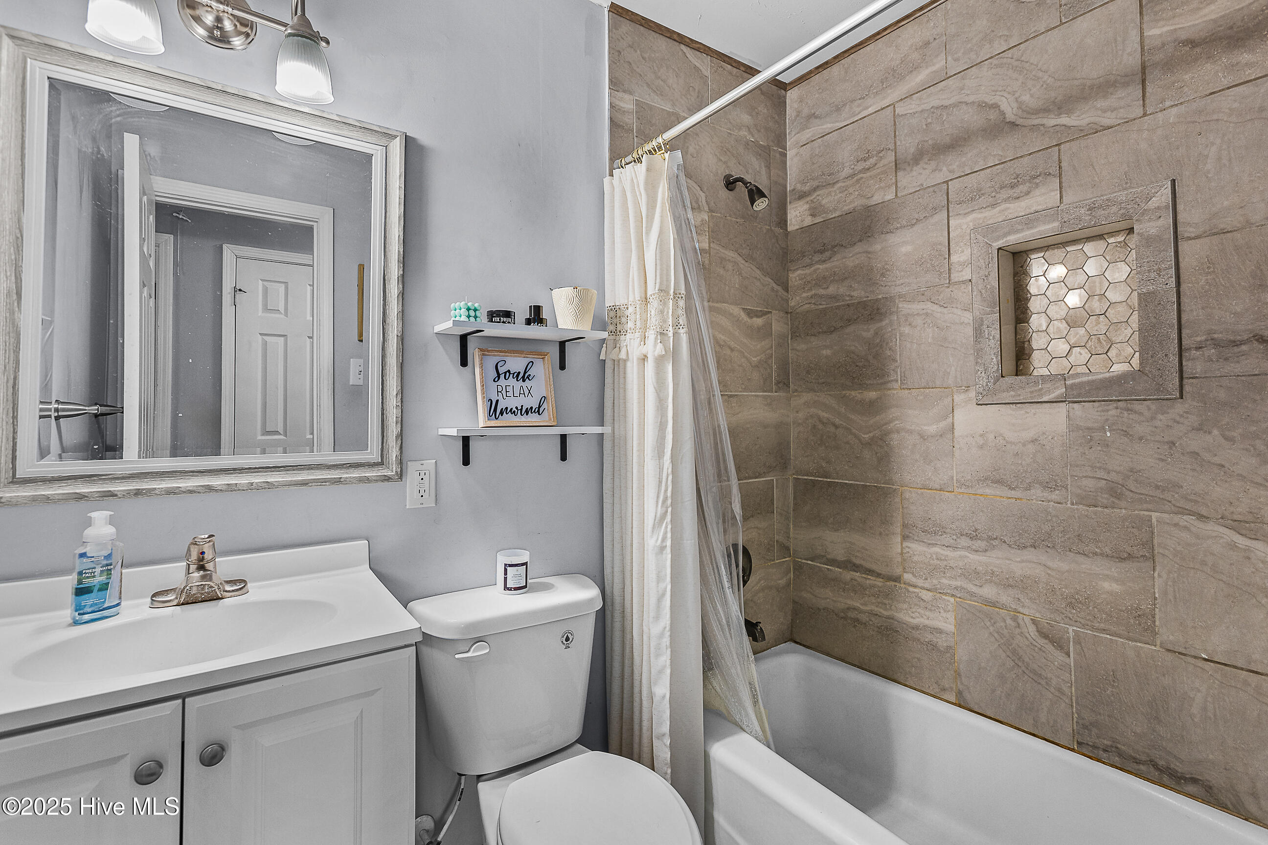 100538598 | Photo 16