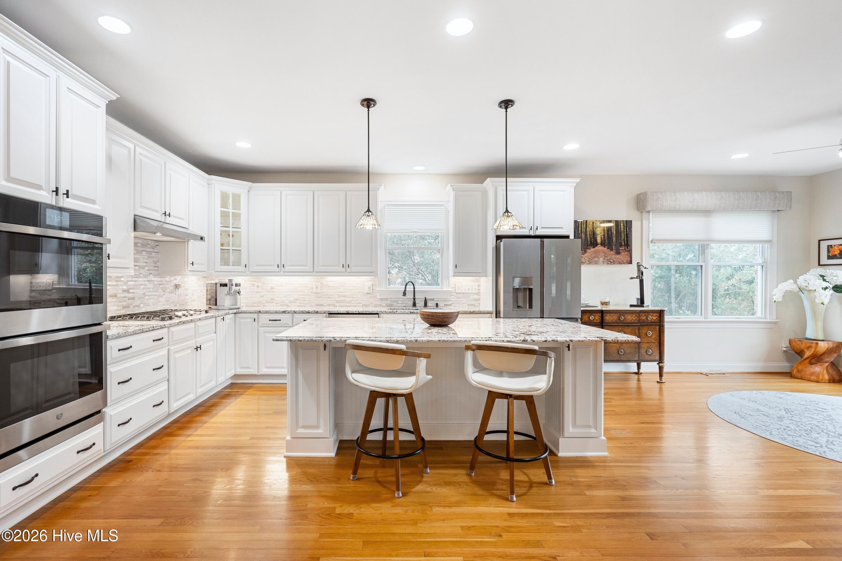 100548933 | Photo 19