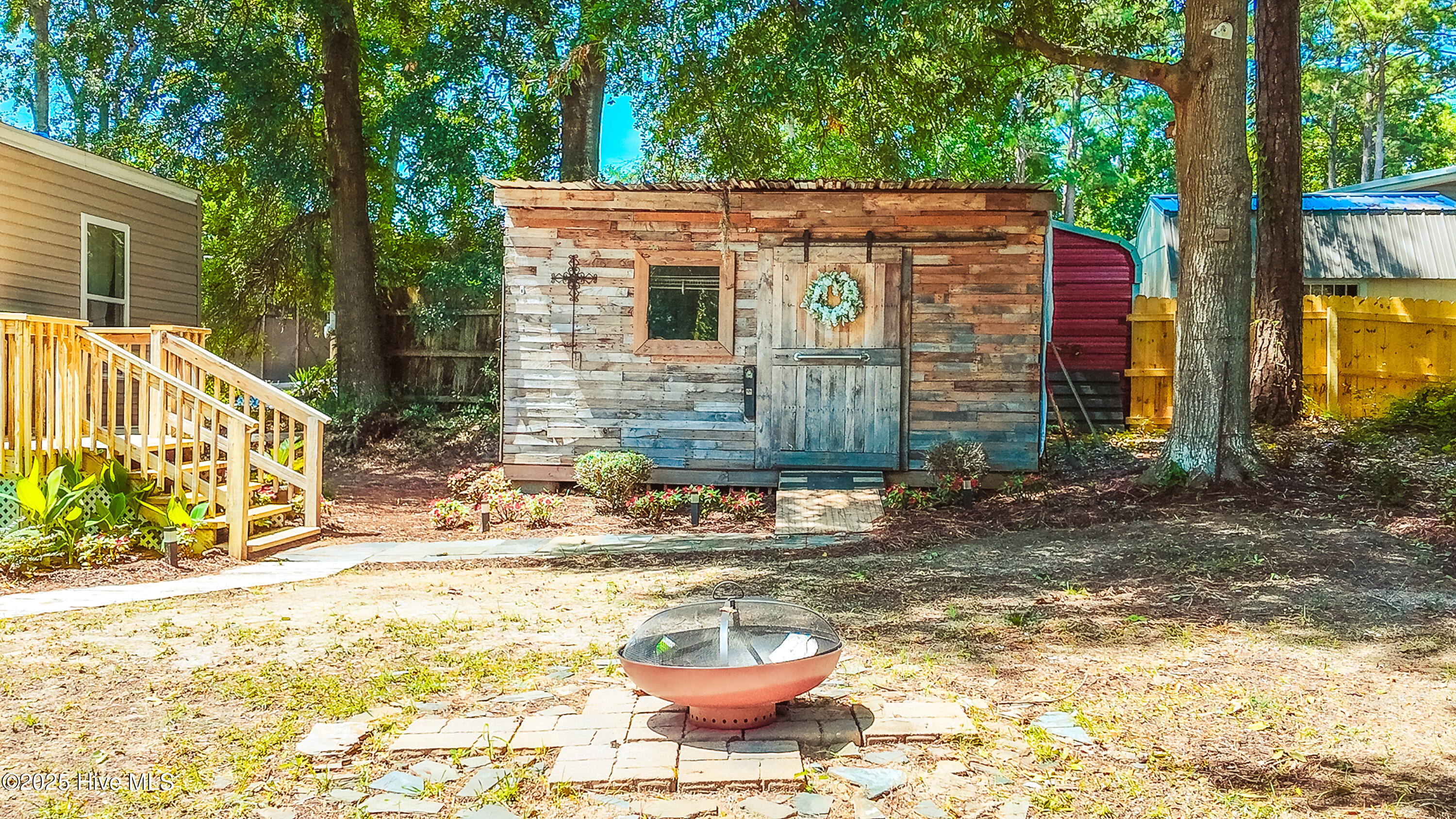 100517636 | Photo 30