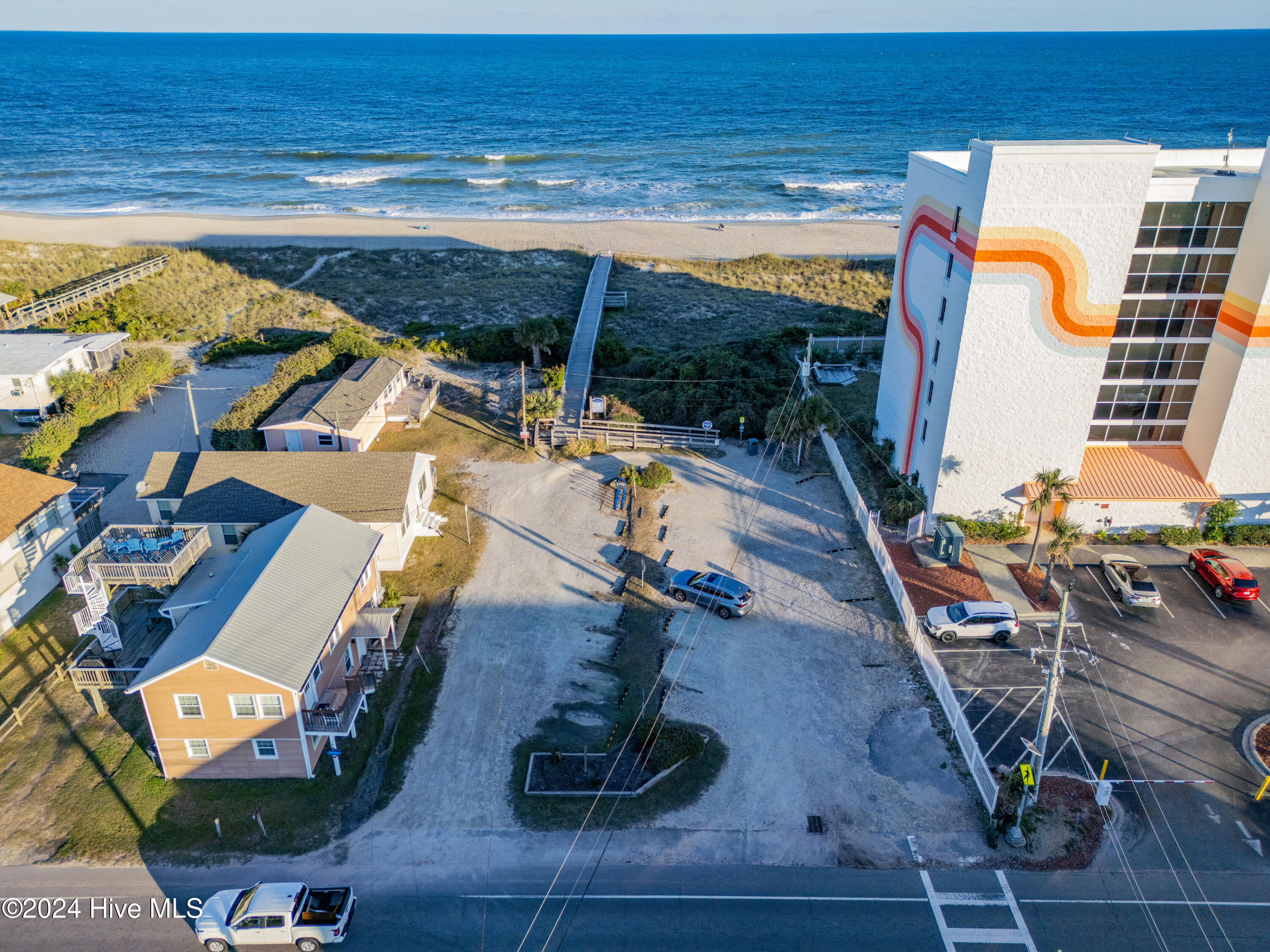 100475790 | Photo 43