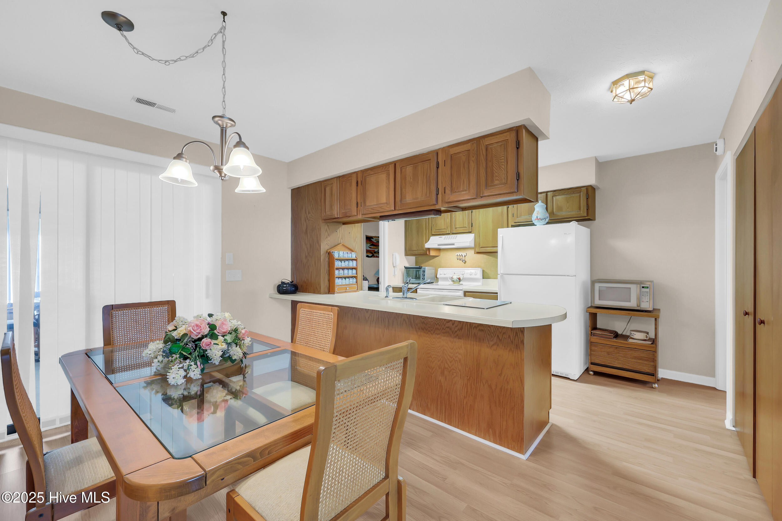 100535037 | Photo 22