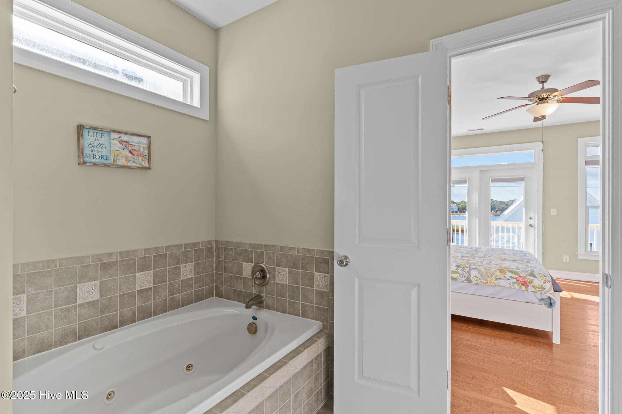 100540778 | Photo 24