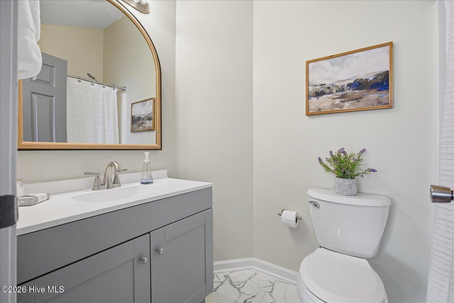 100562733 | Photo 21