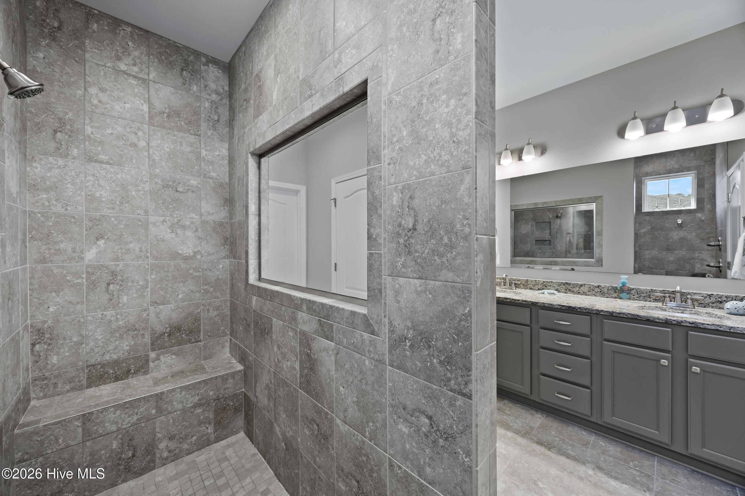 100551713 | Photo 19