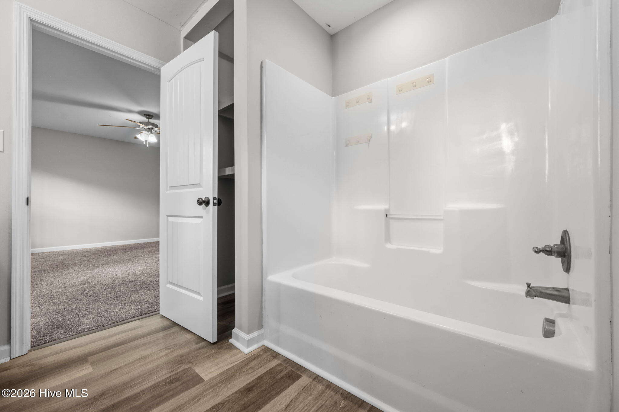 100558814 | Photo 23