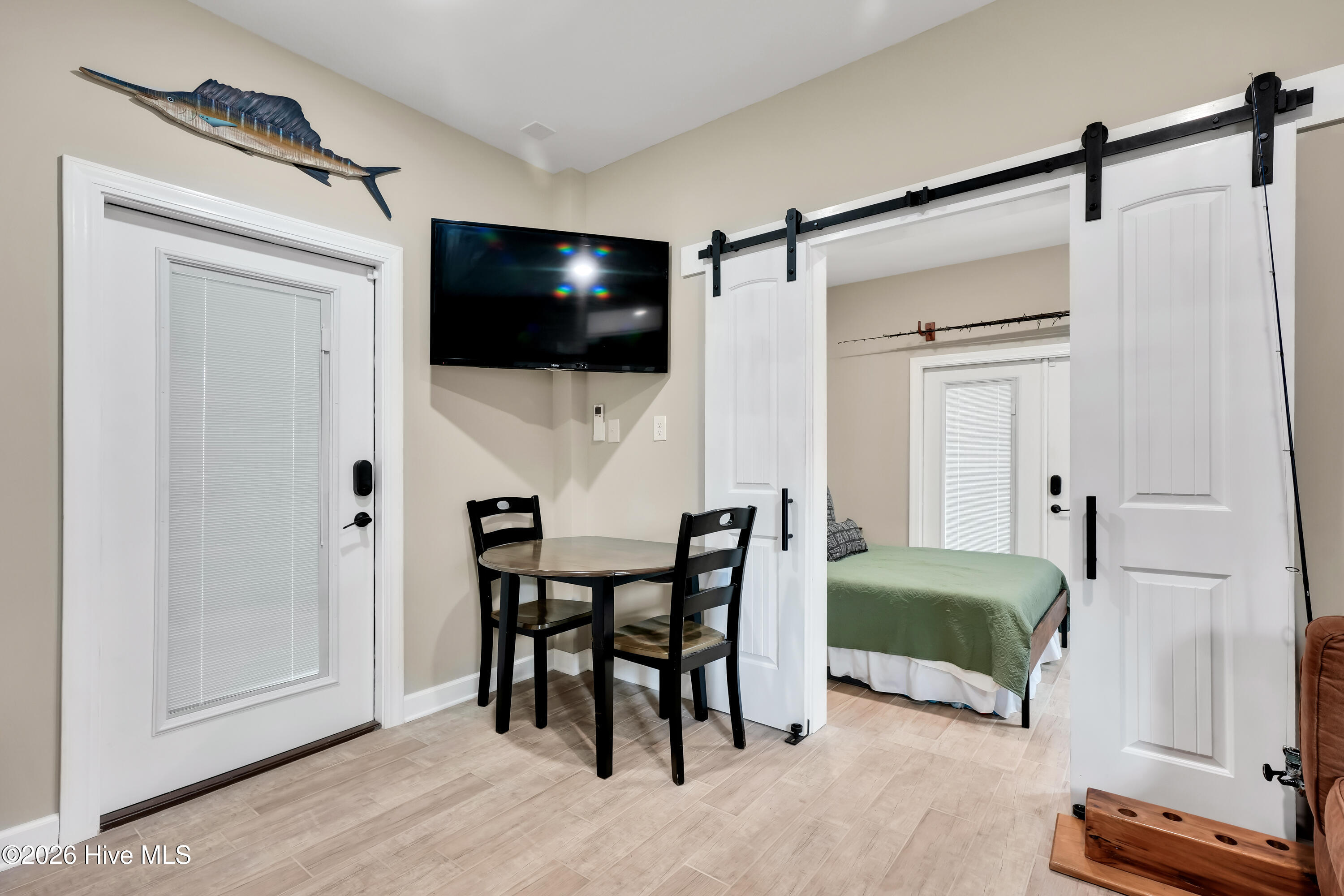 100570261 | Photo 30