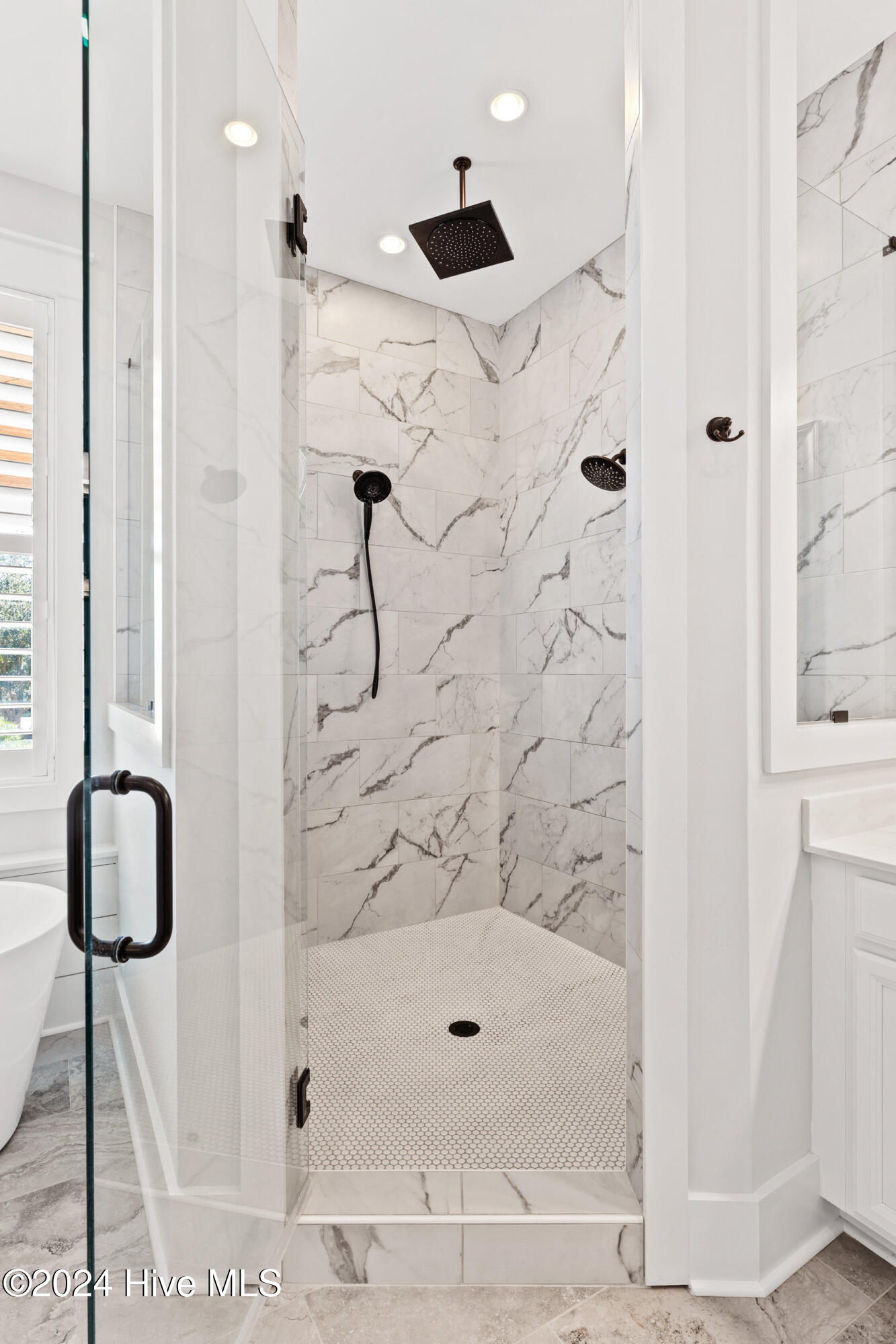 100548763 | Photo 45