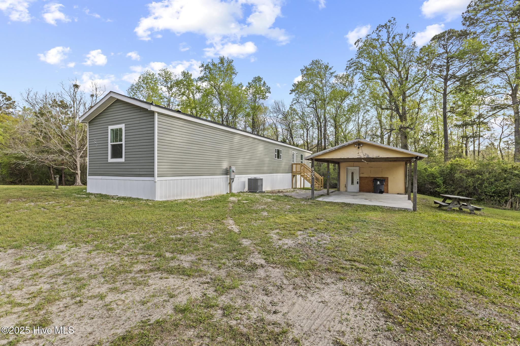 Undisclosed Address, Hampstead, NC, 28443