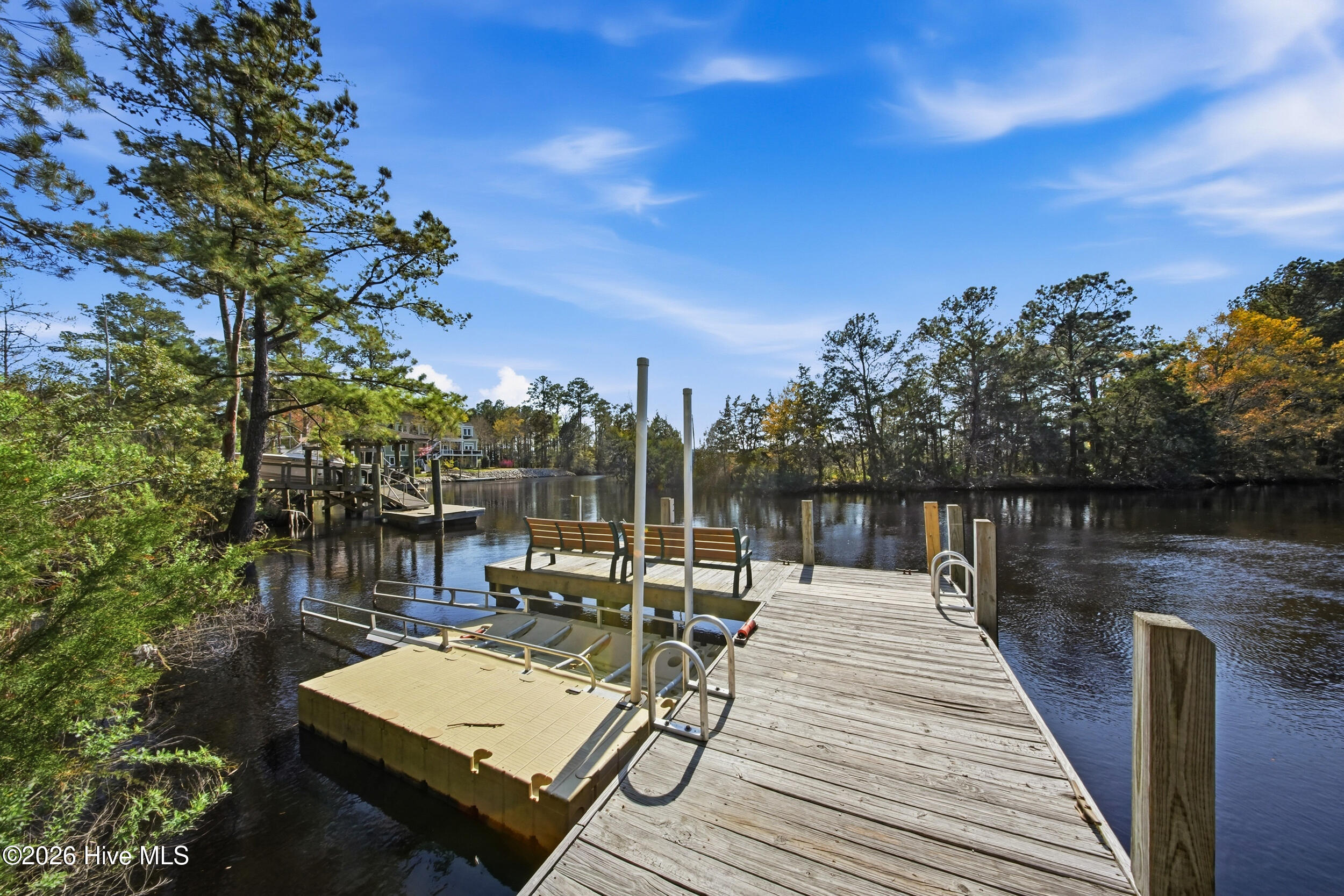 100563980 | Photo 85