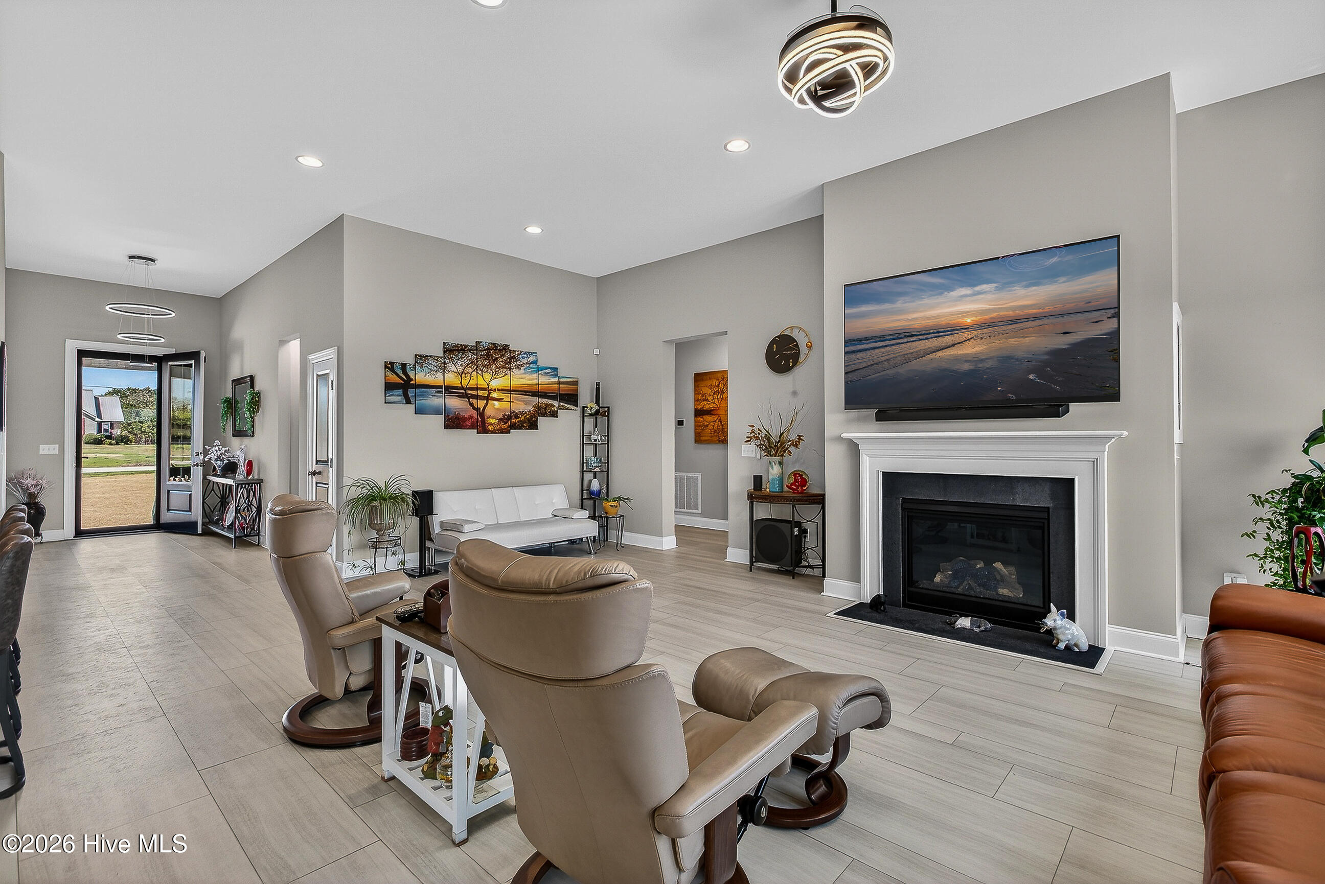 100561338 | Photo 12