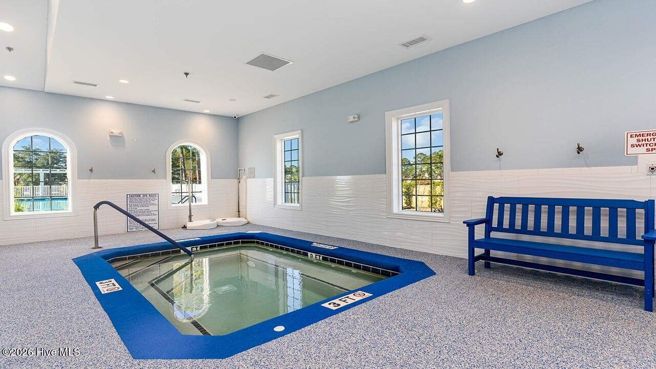 100567128 | Photo 14