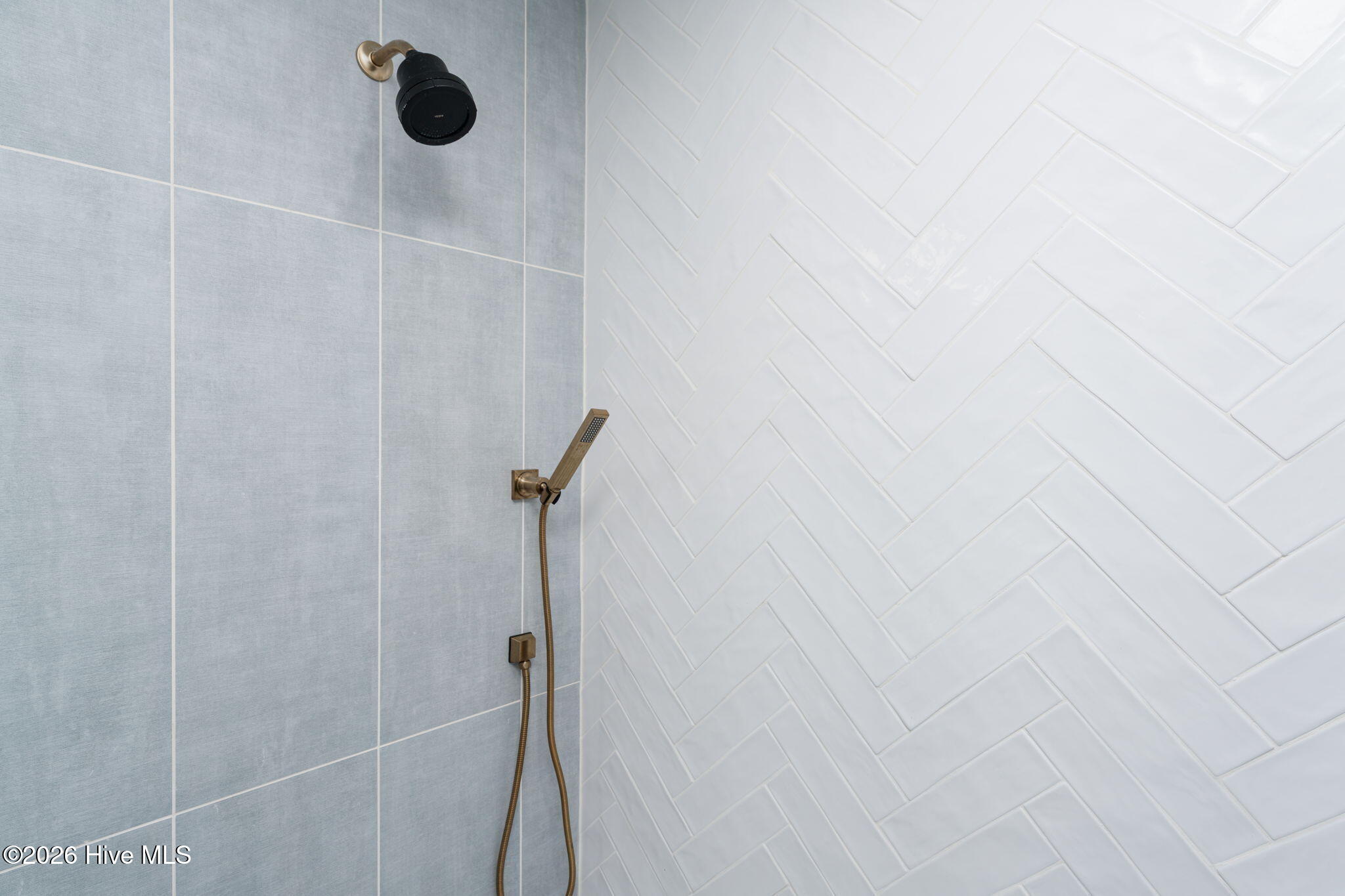 100561167 | Photo 18