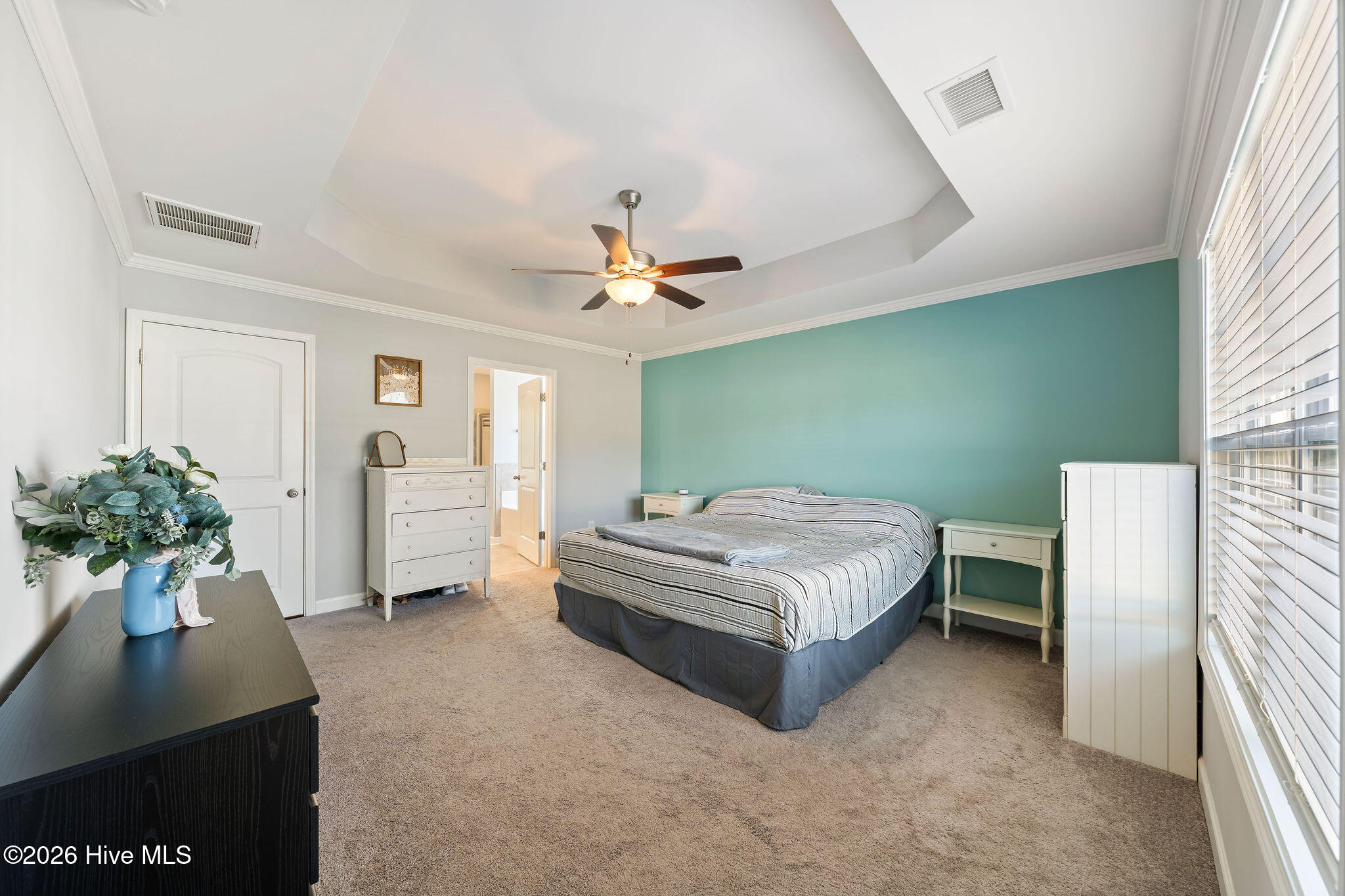 100563153 | Photo 12