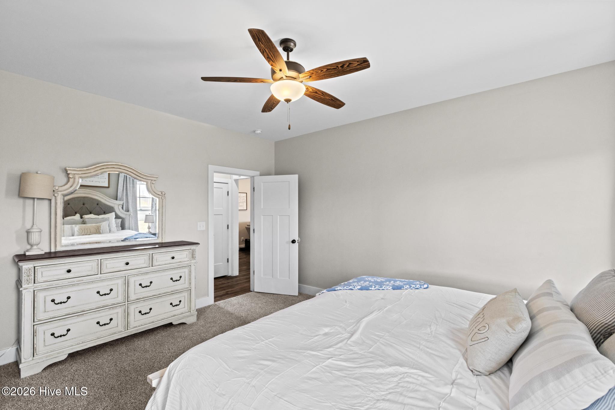 100559843 | Photo 24