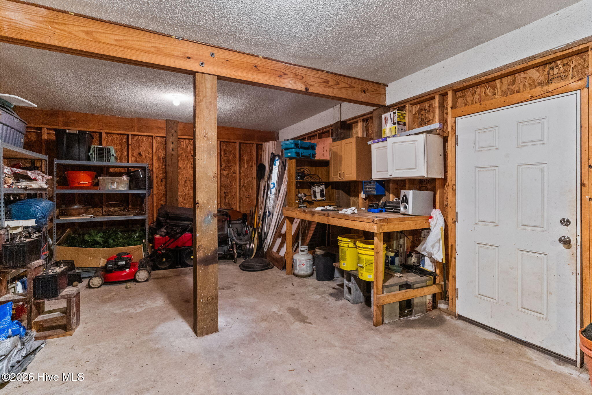 100564458 | Photo 47