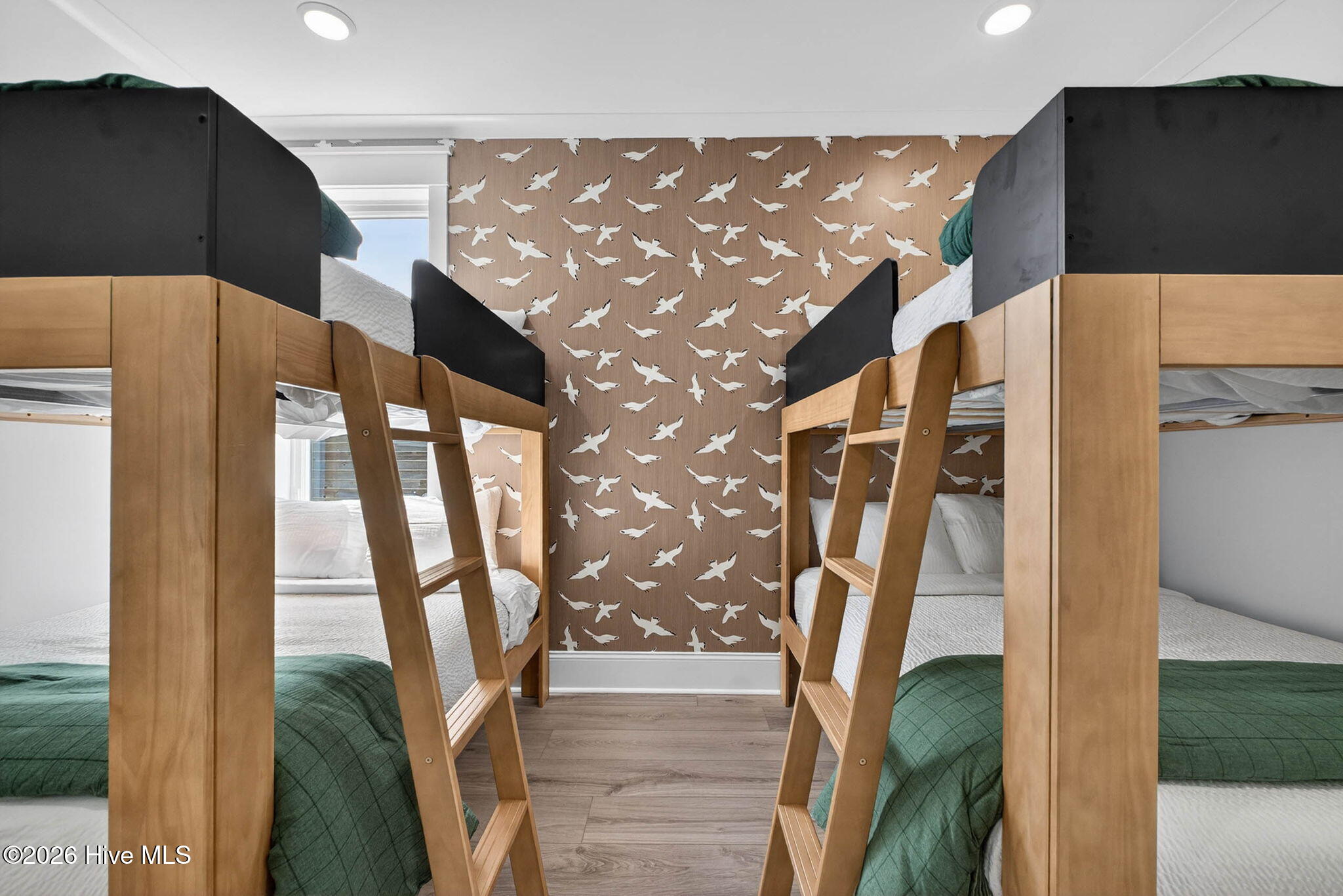 100543300 | Photo 75