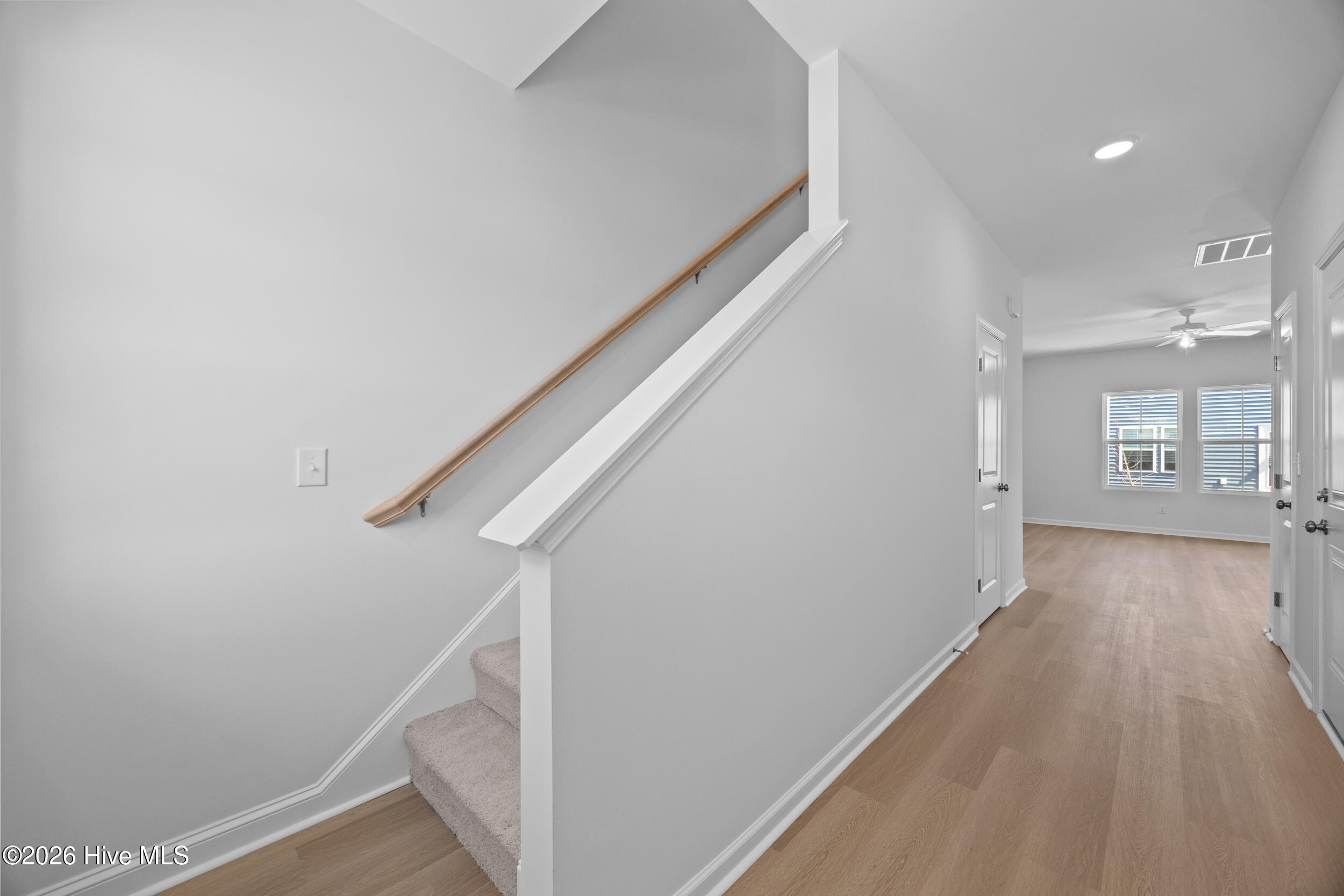 100547269 | Photo 30