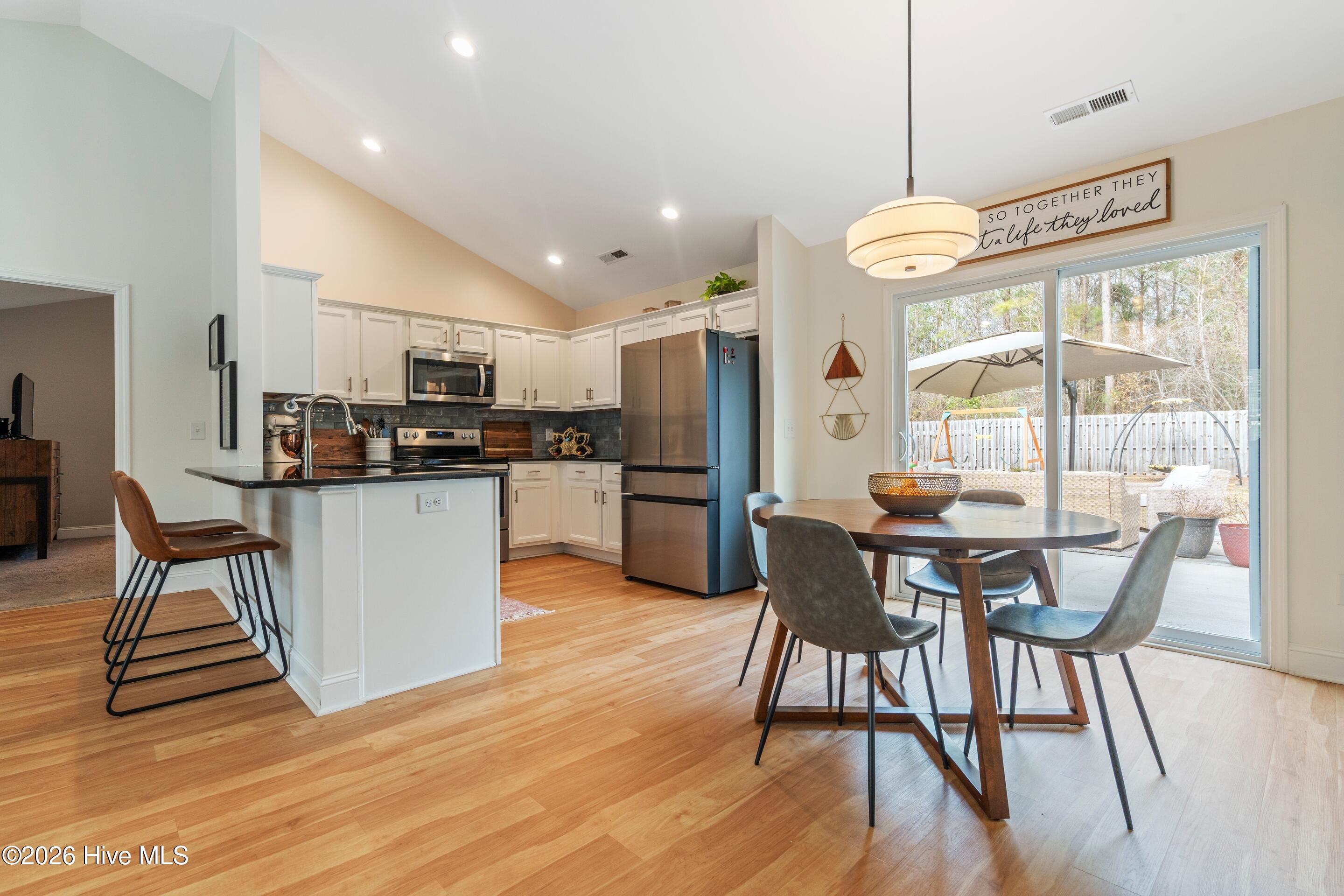 100549435 | Photo 21