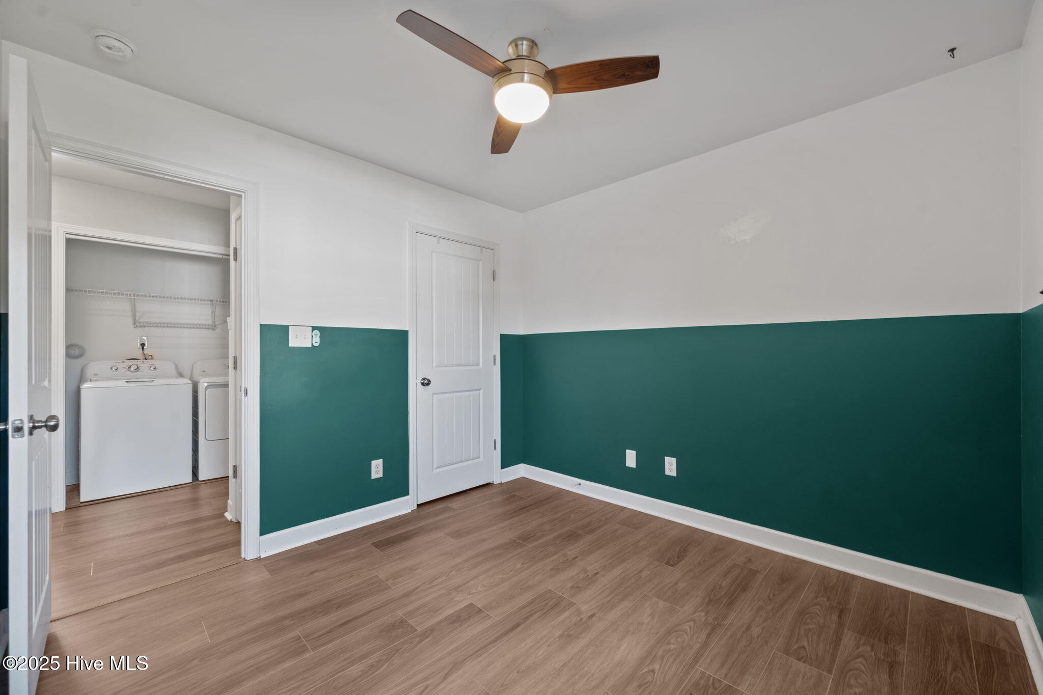 100540961 | Photo 25