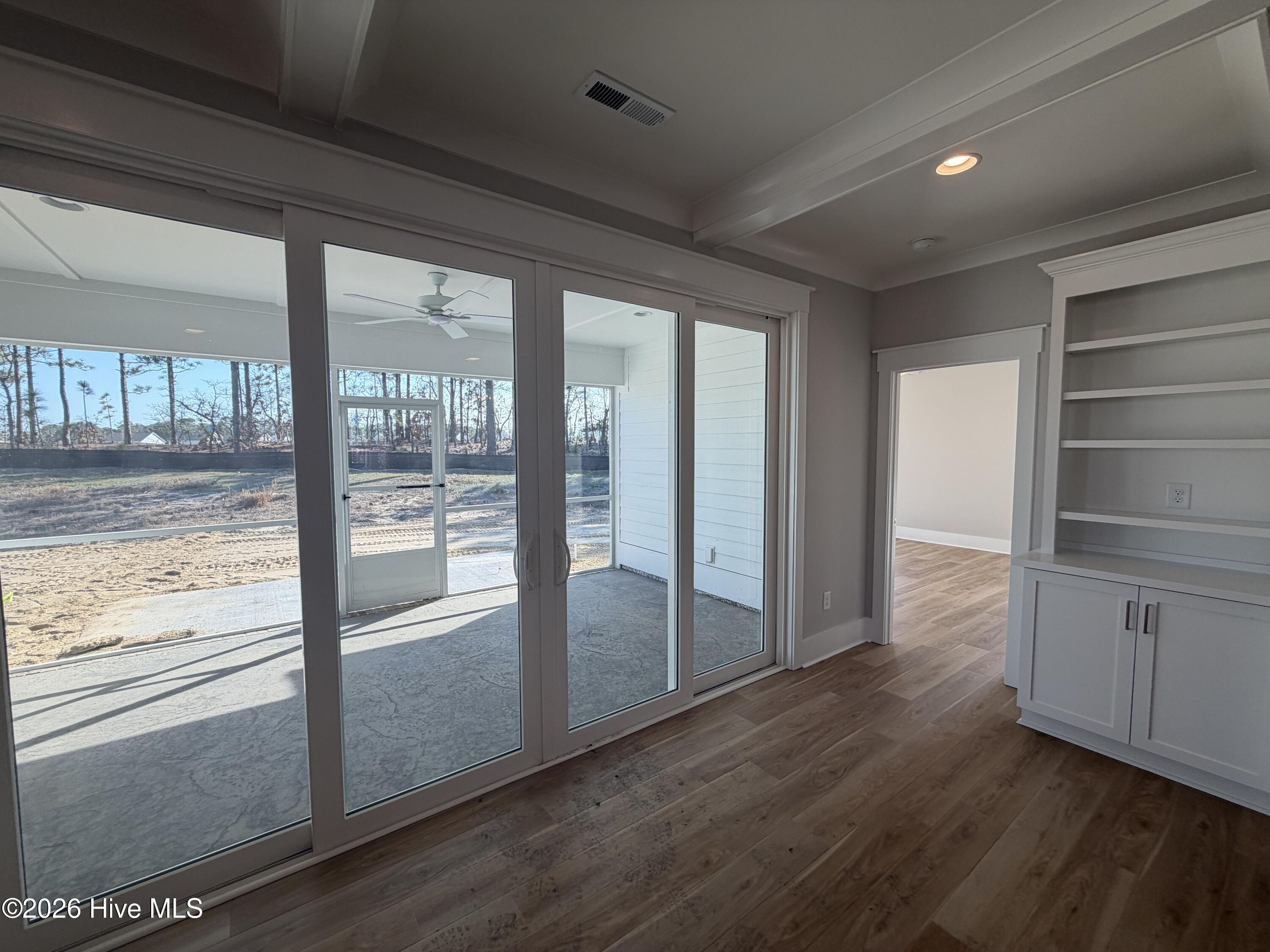 100532147 | Photo 16