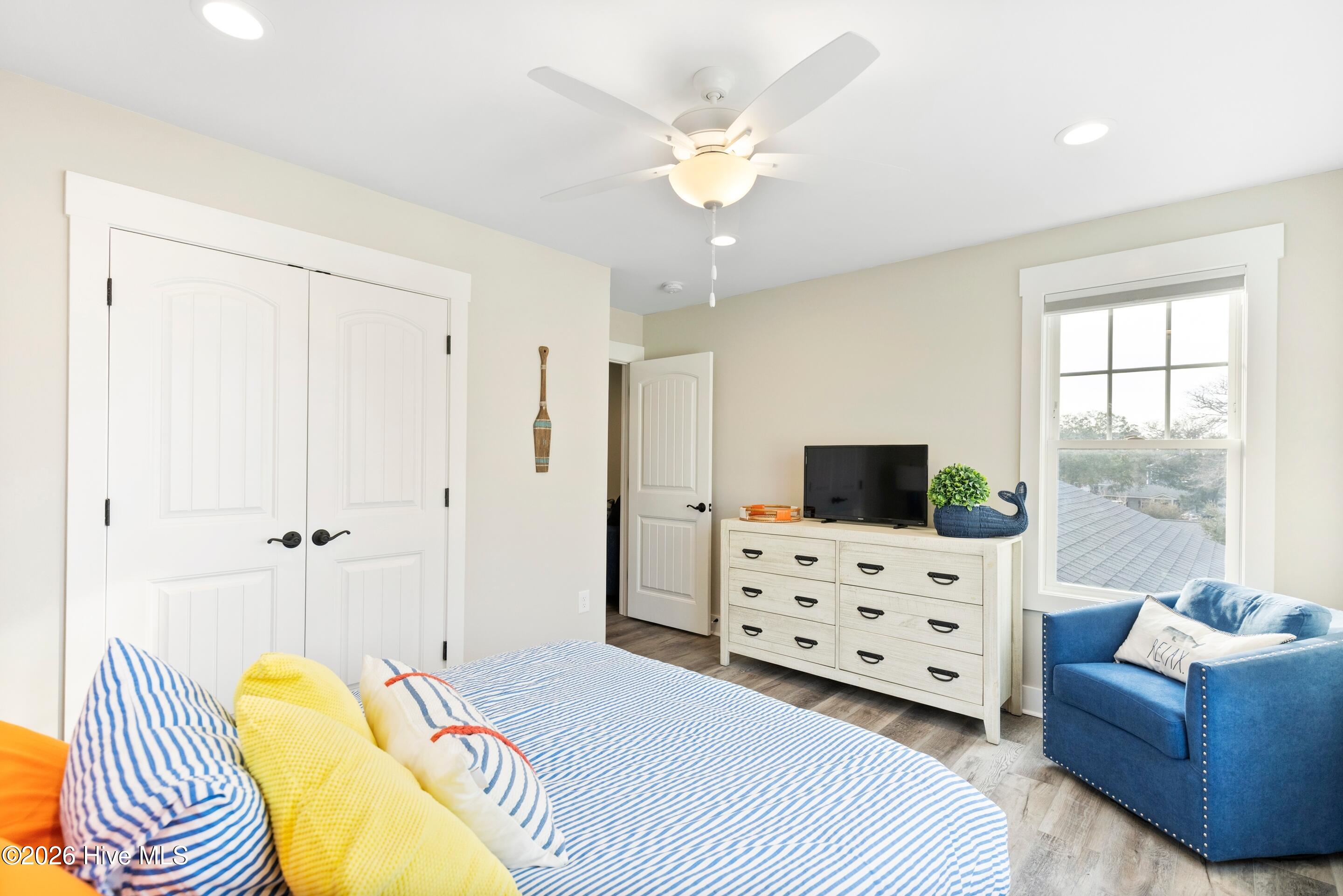 100548444 | Photo 59