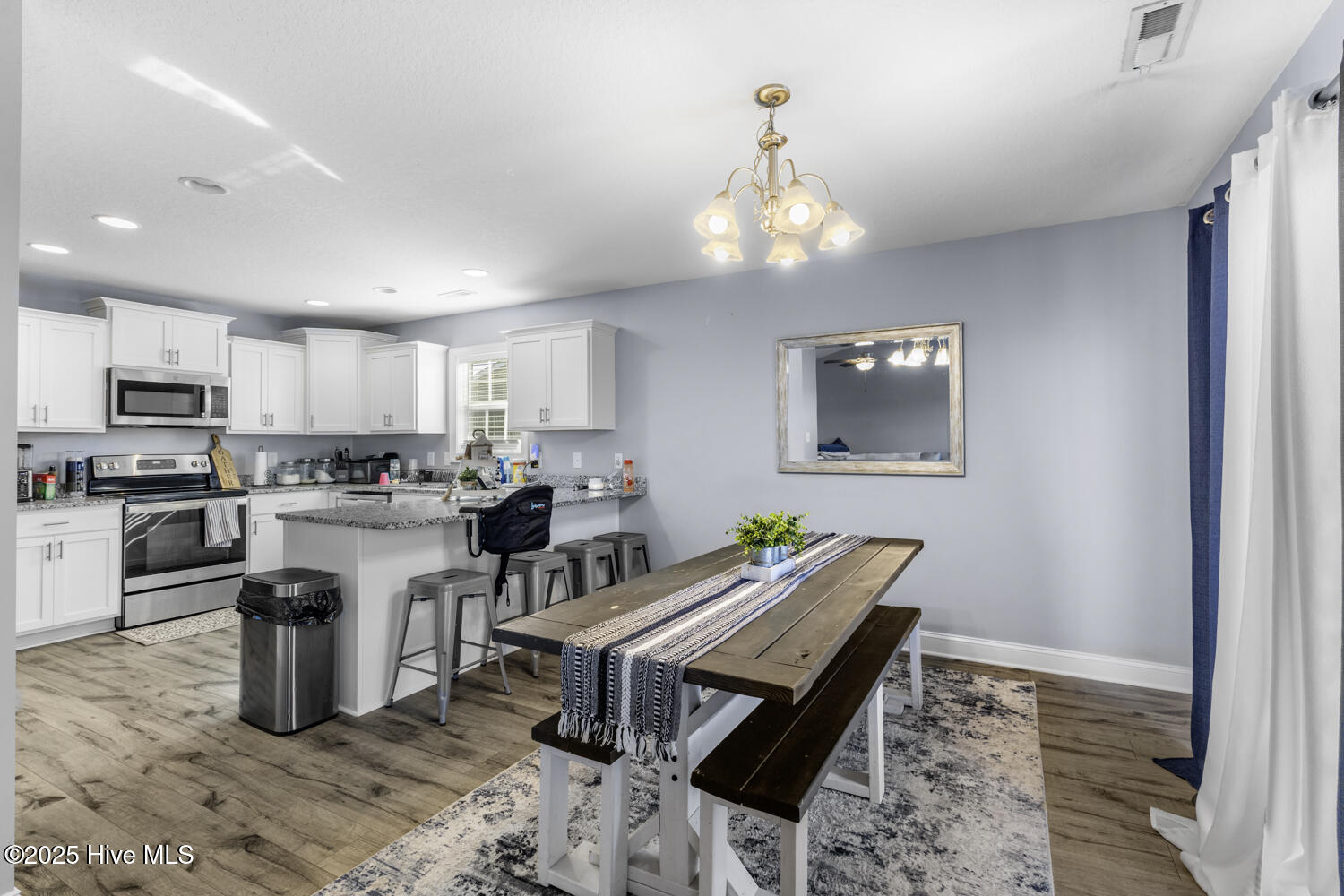 100540857 | Photo 10