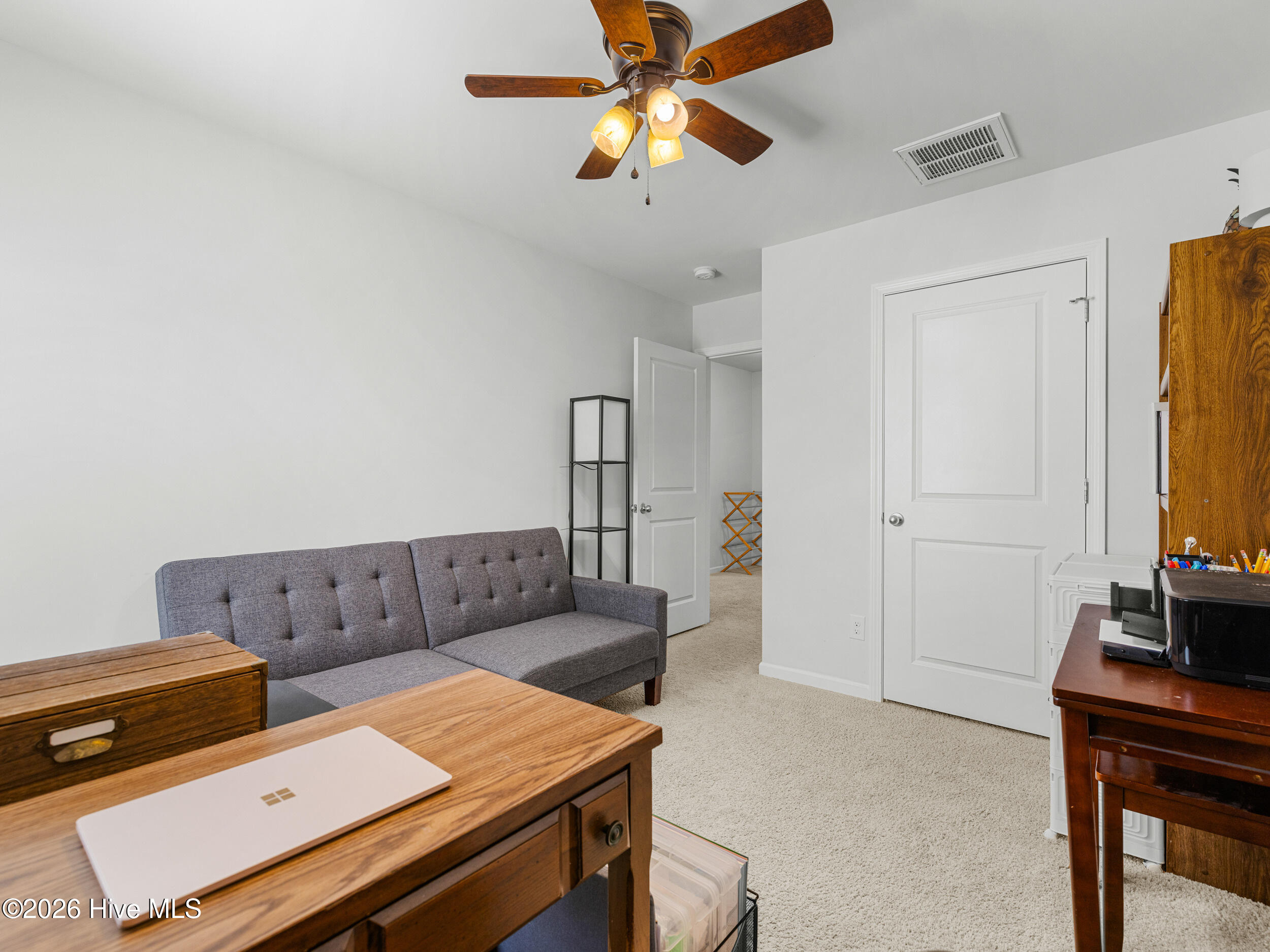 100567072 | Photo 42