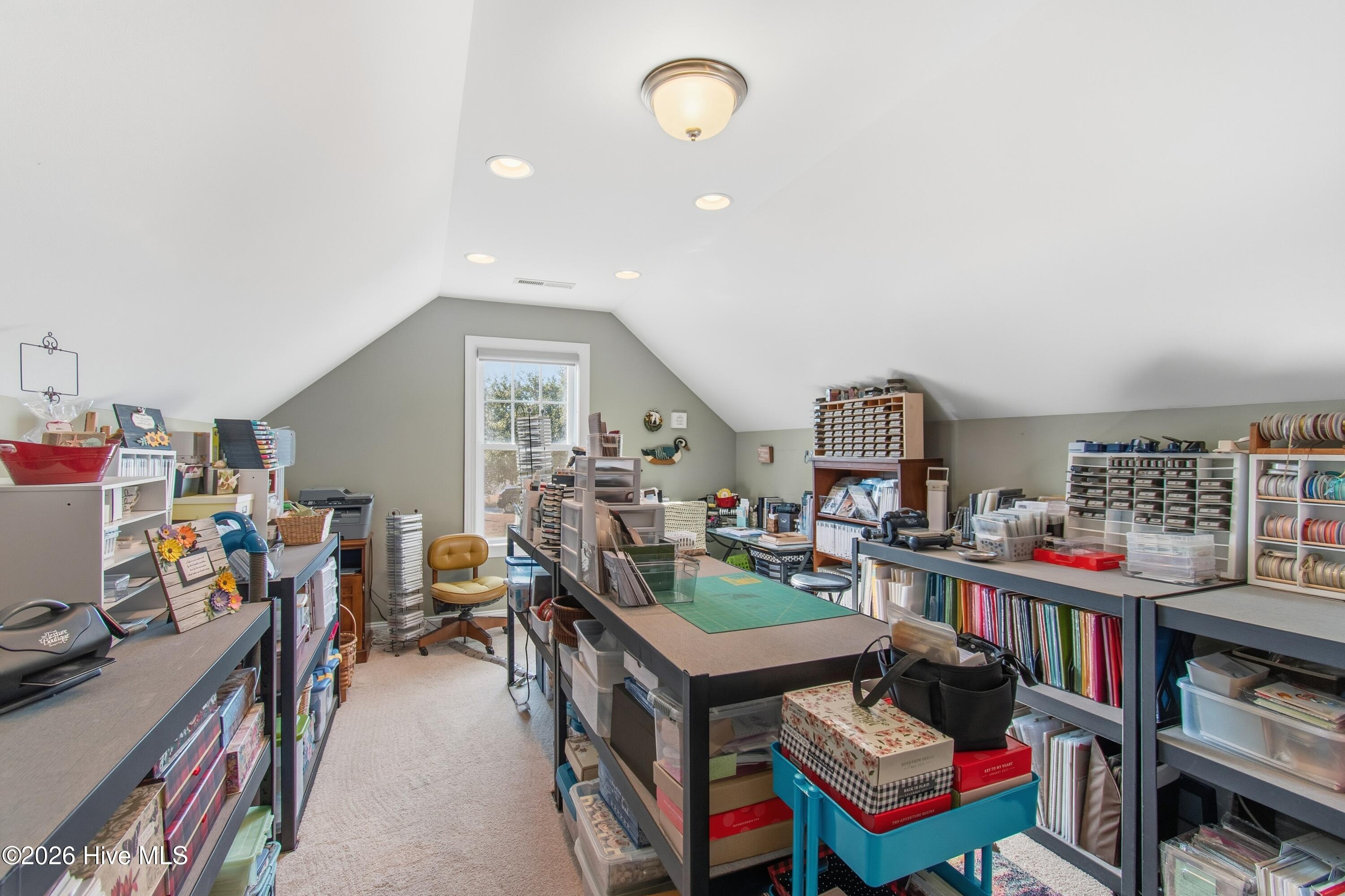 100547718 | Photo 26