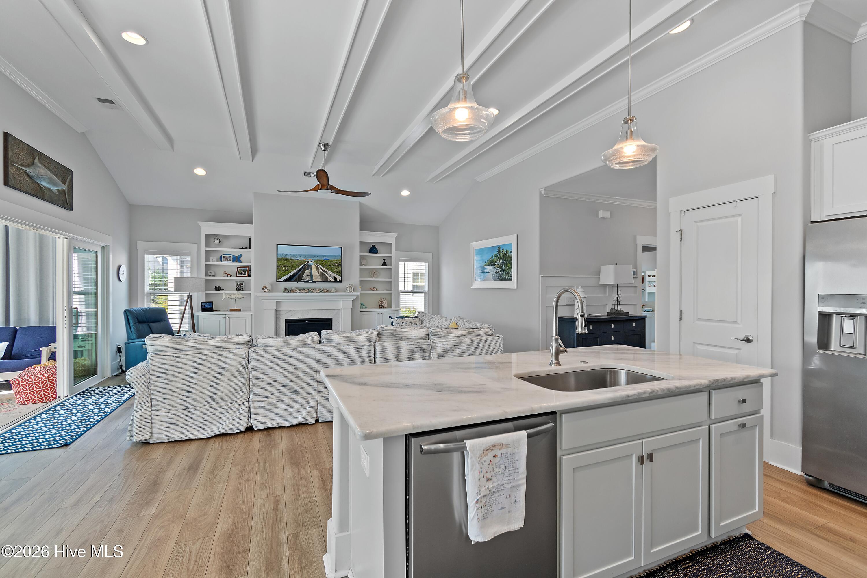 100566064 | Photo 13