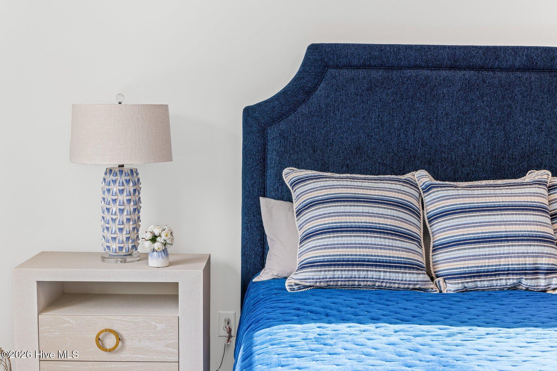 100519303 | Photo 35