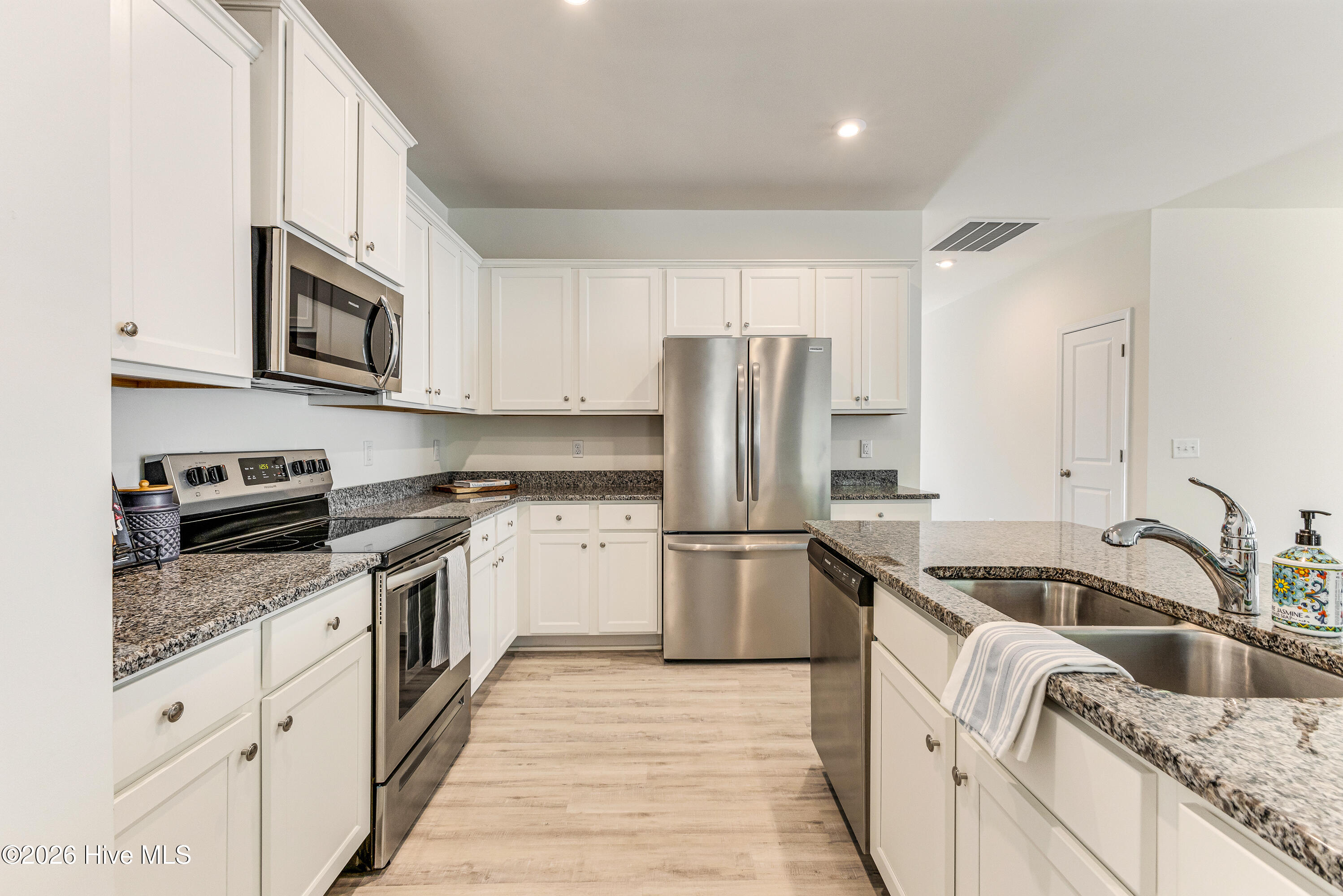 100562750 | Photo 13