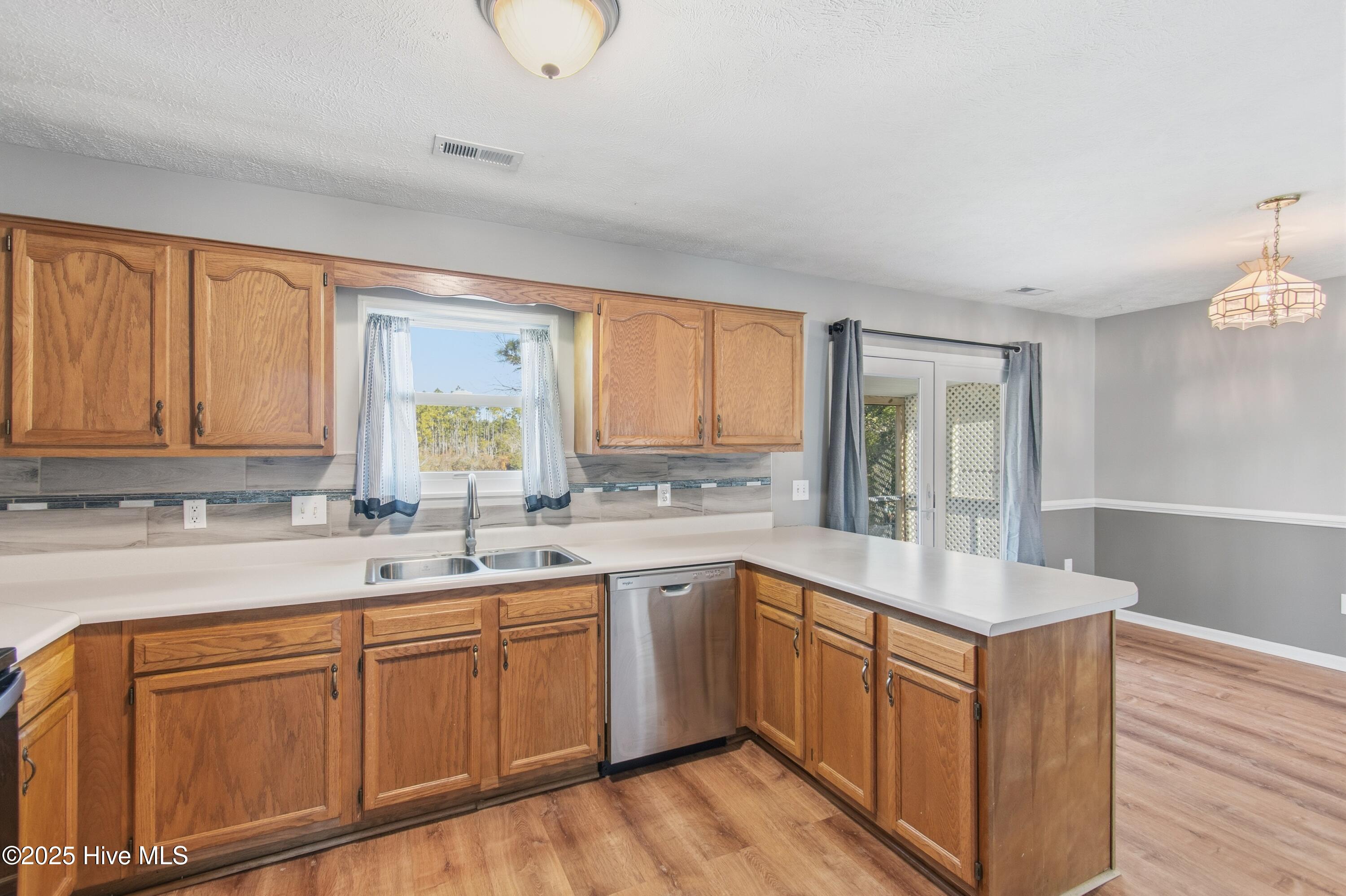 100546463 | Photo 13