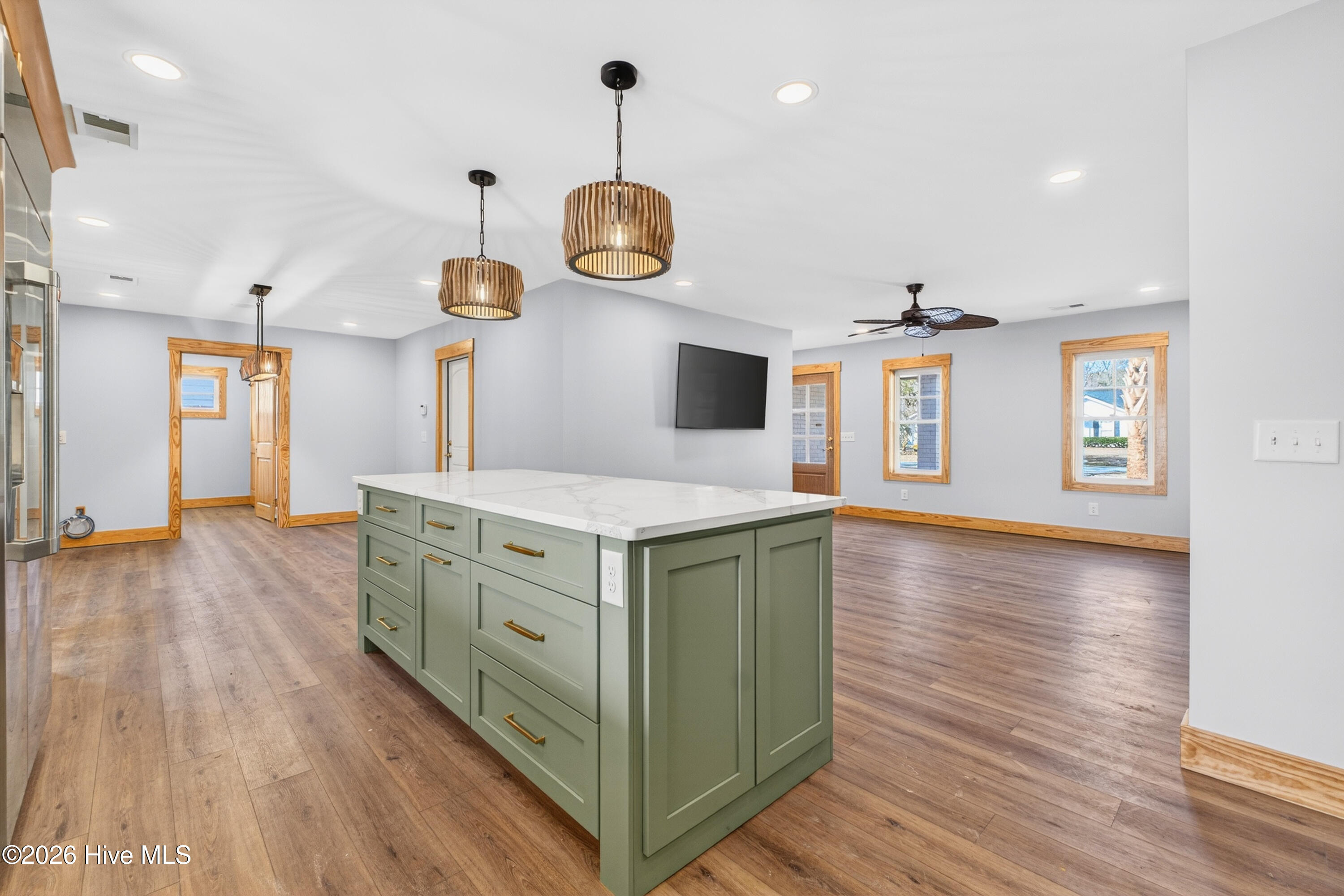 100552365 | Photo 13