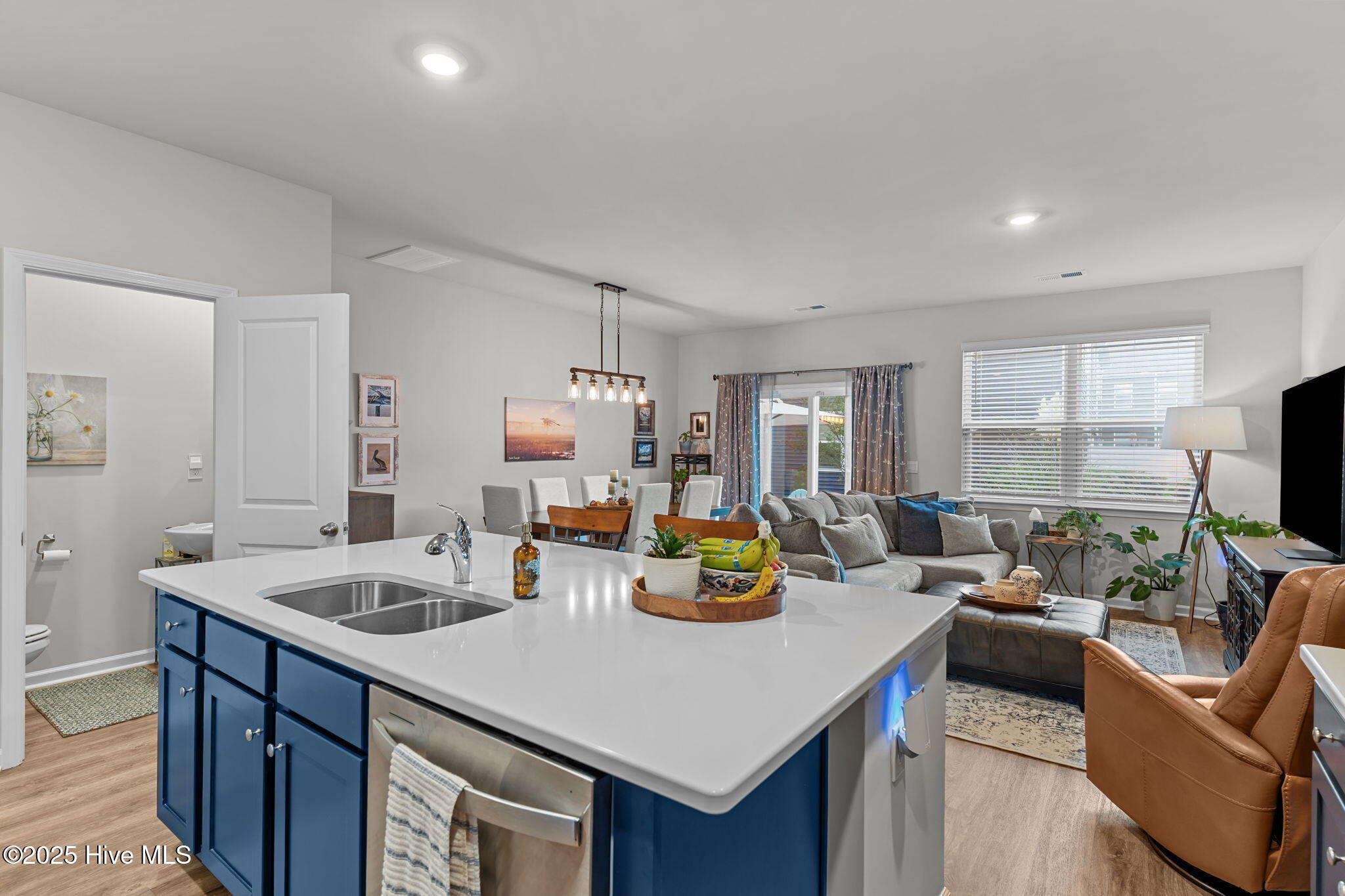 100529312 | Photo 23