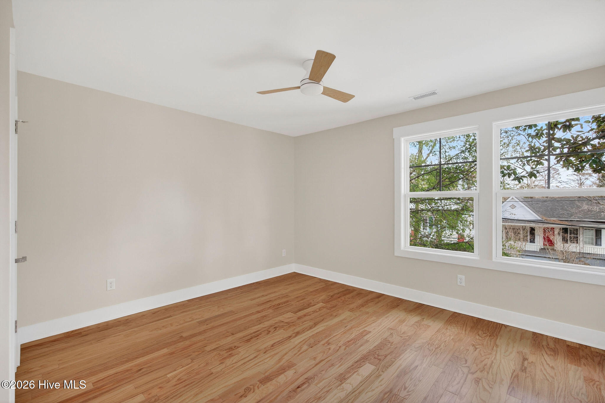 100542142 | Photo 24