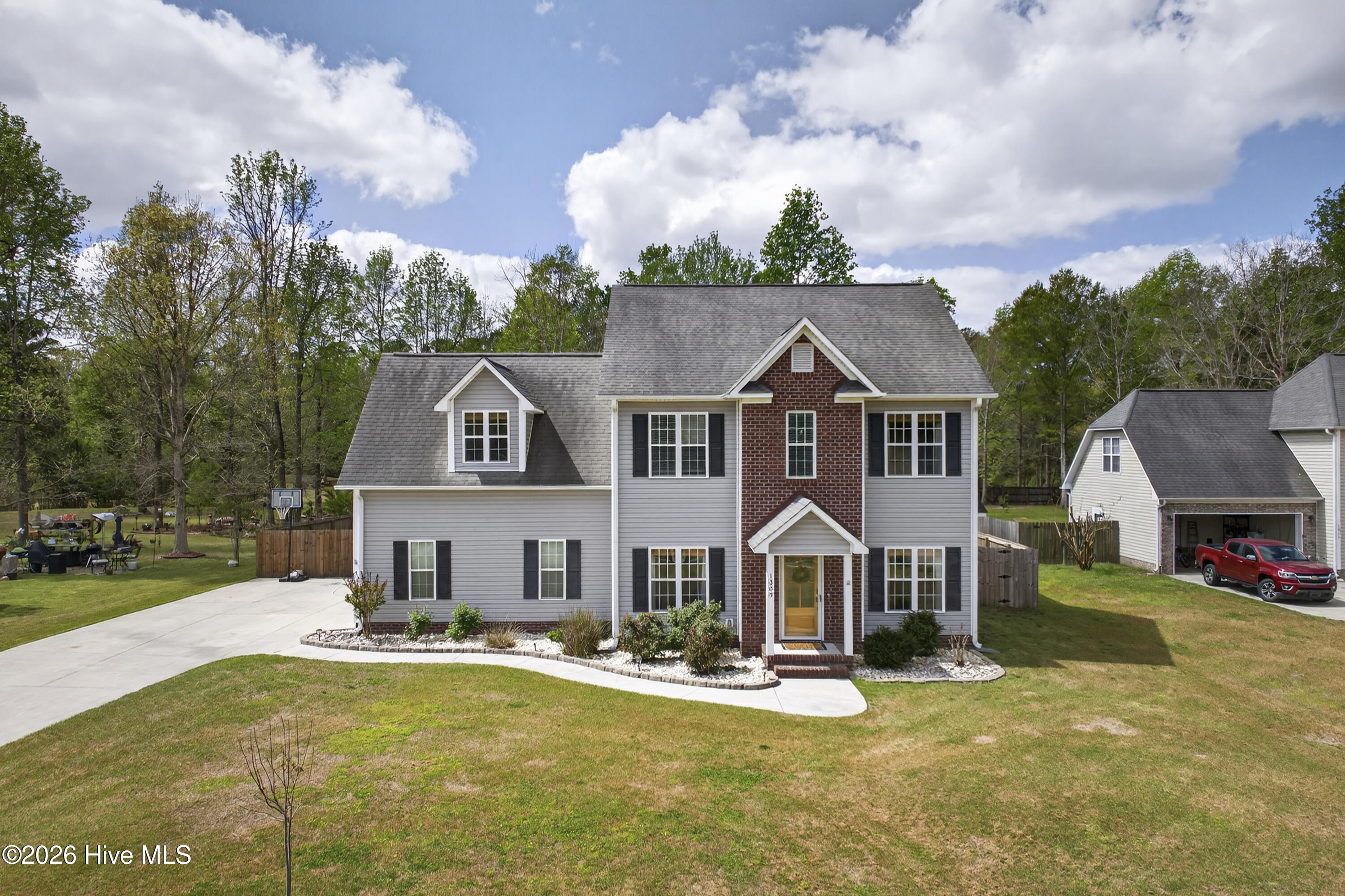 100565225 | Photo 52