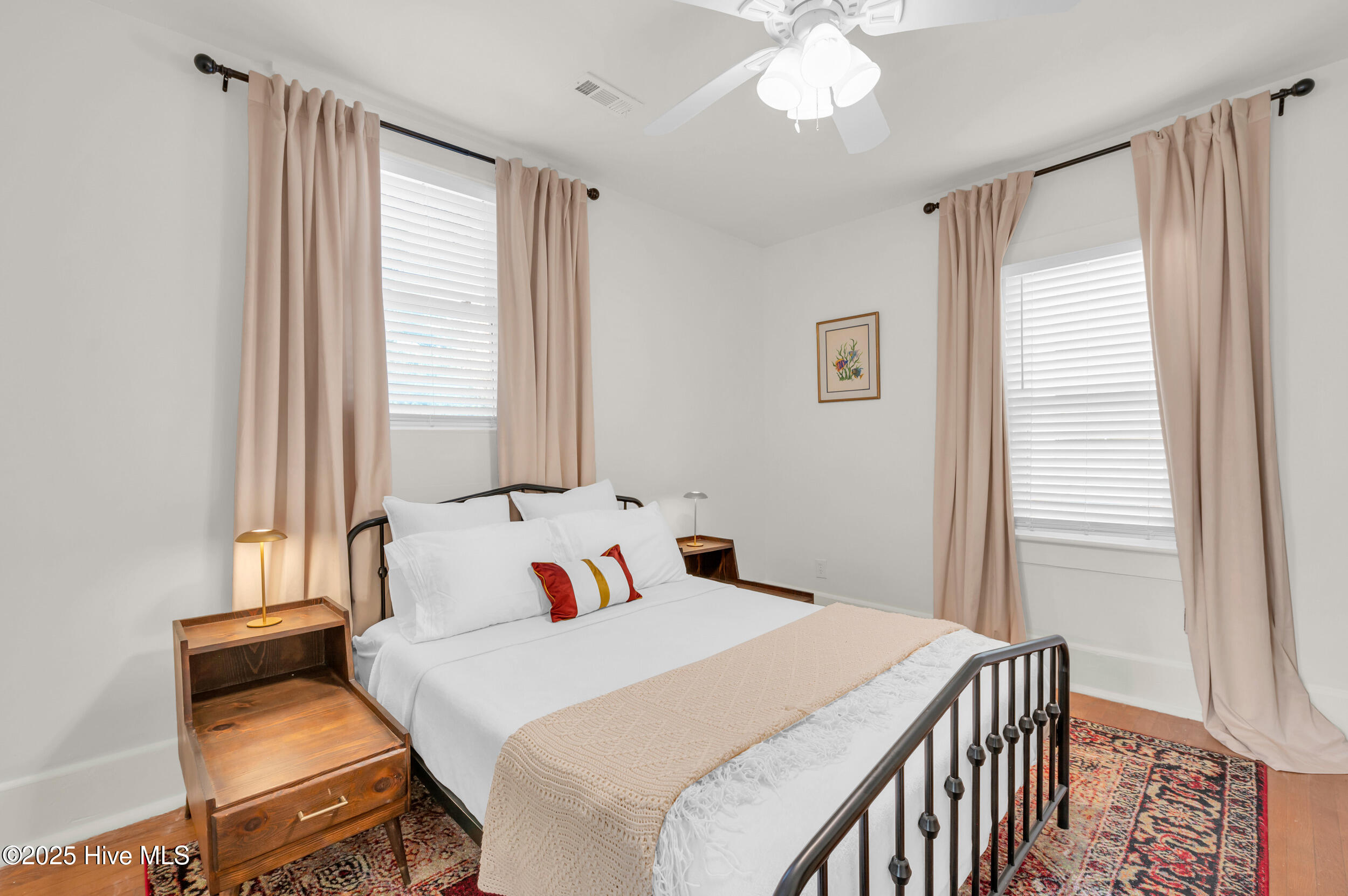 100542379 | Photo 50