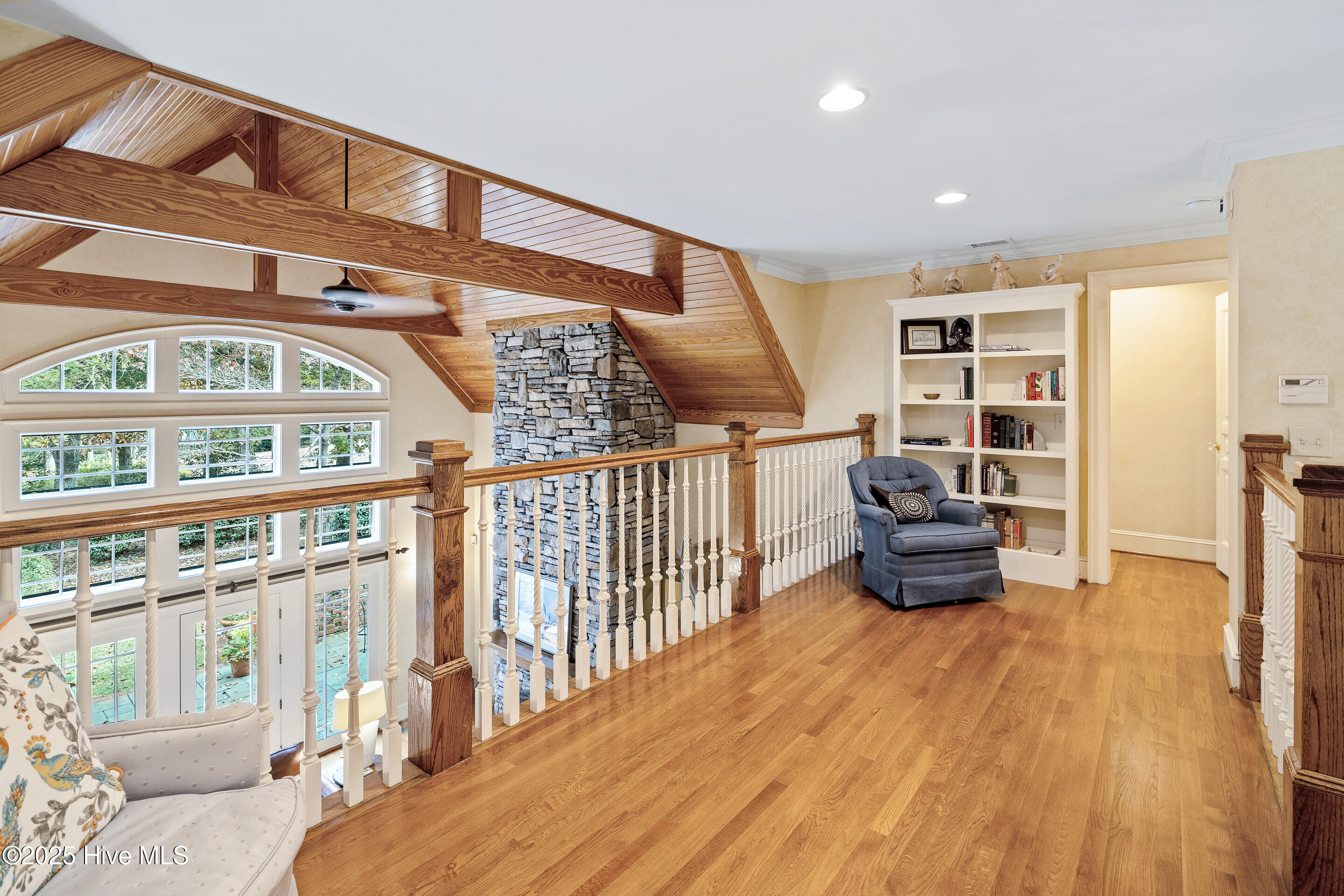 100547157 | Photo 35