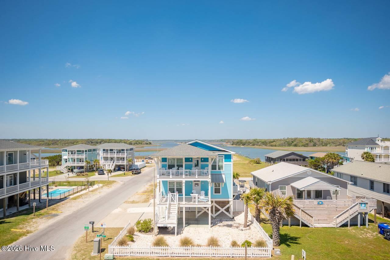 100560212 | Photo 17