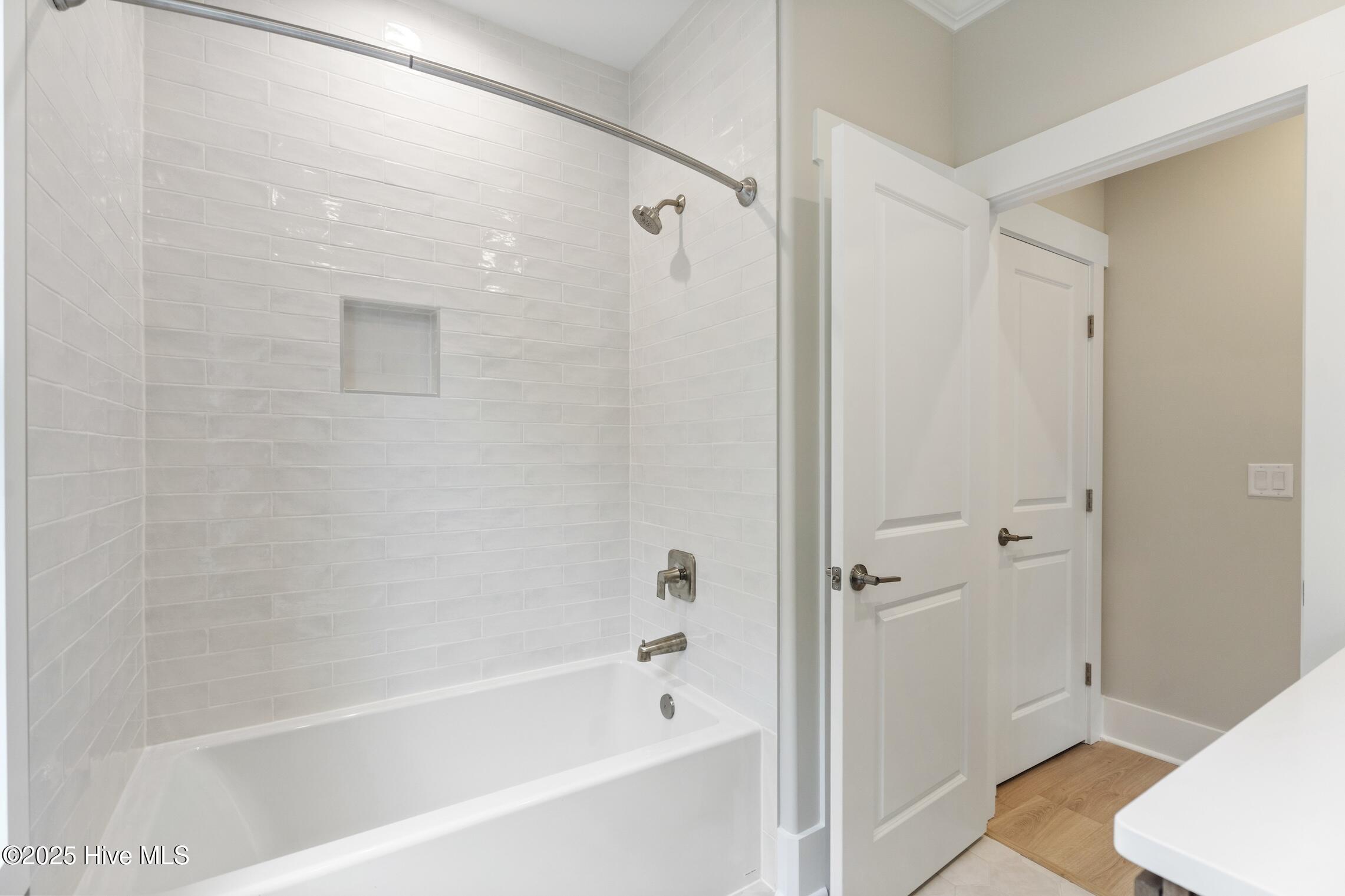 100513884 | Photo 12