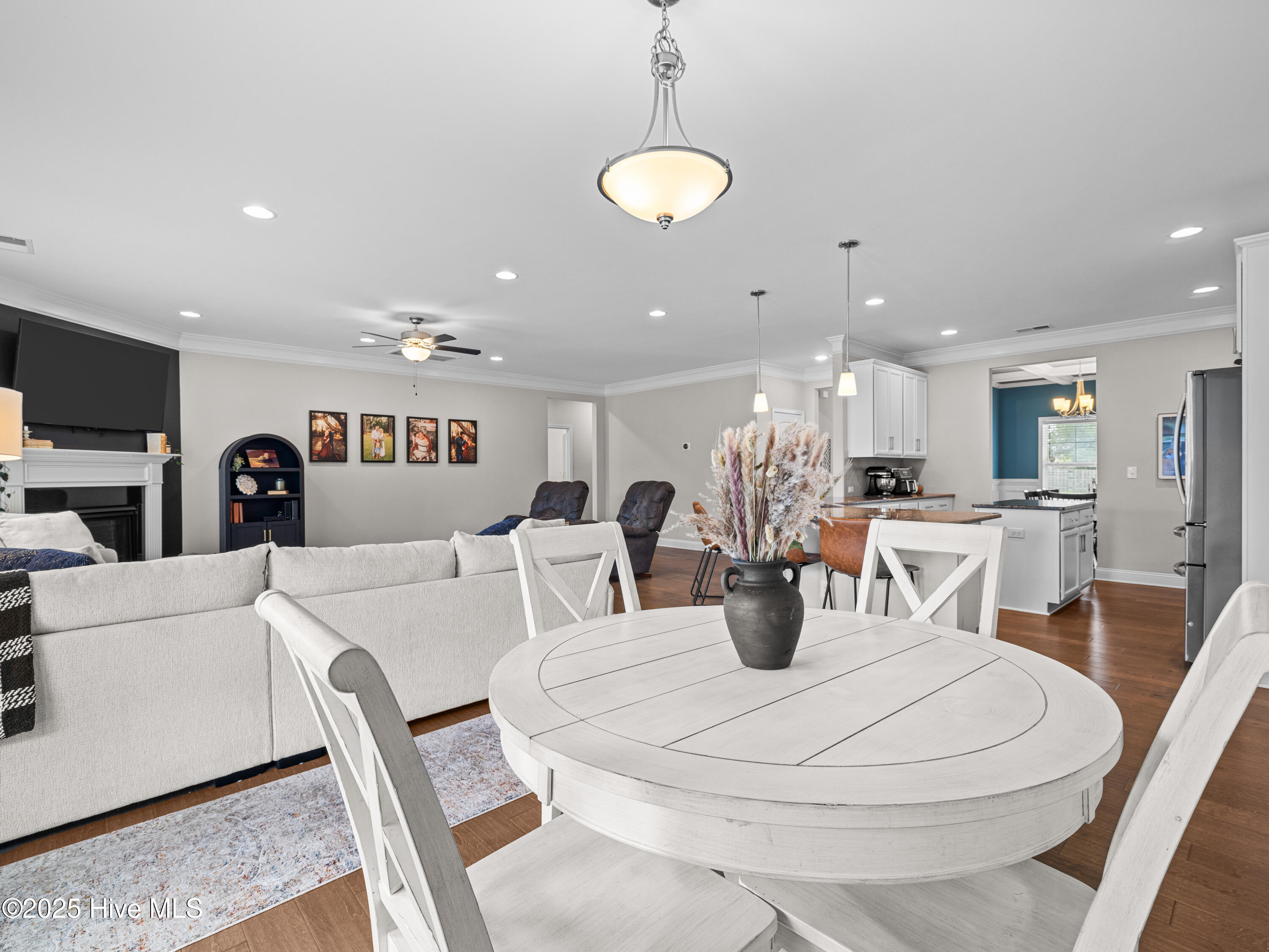 100535765 | Photo 24